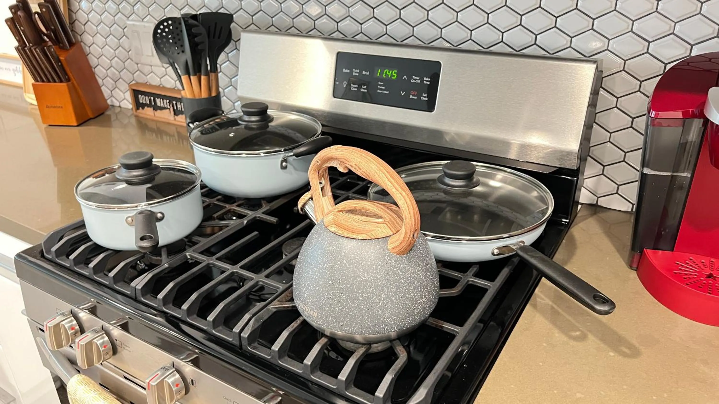 Coffee/tea facilities in Sky-Rise Apartments