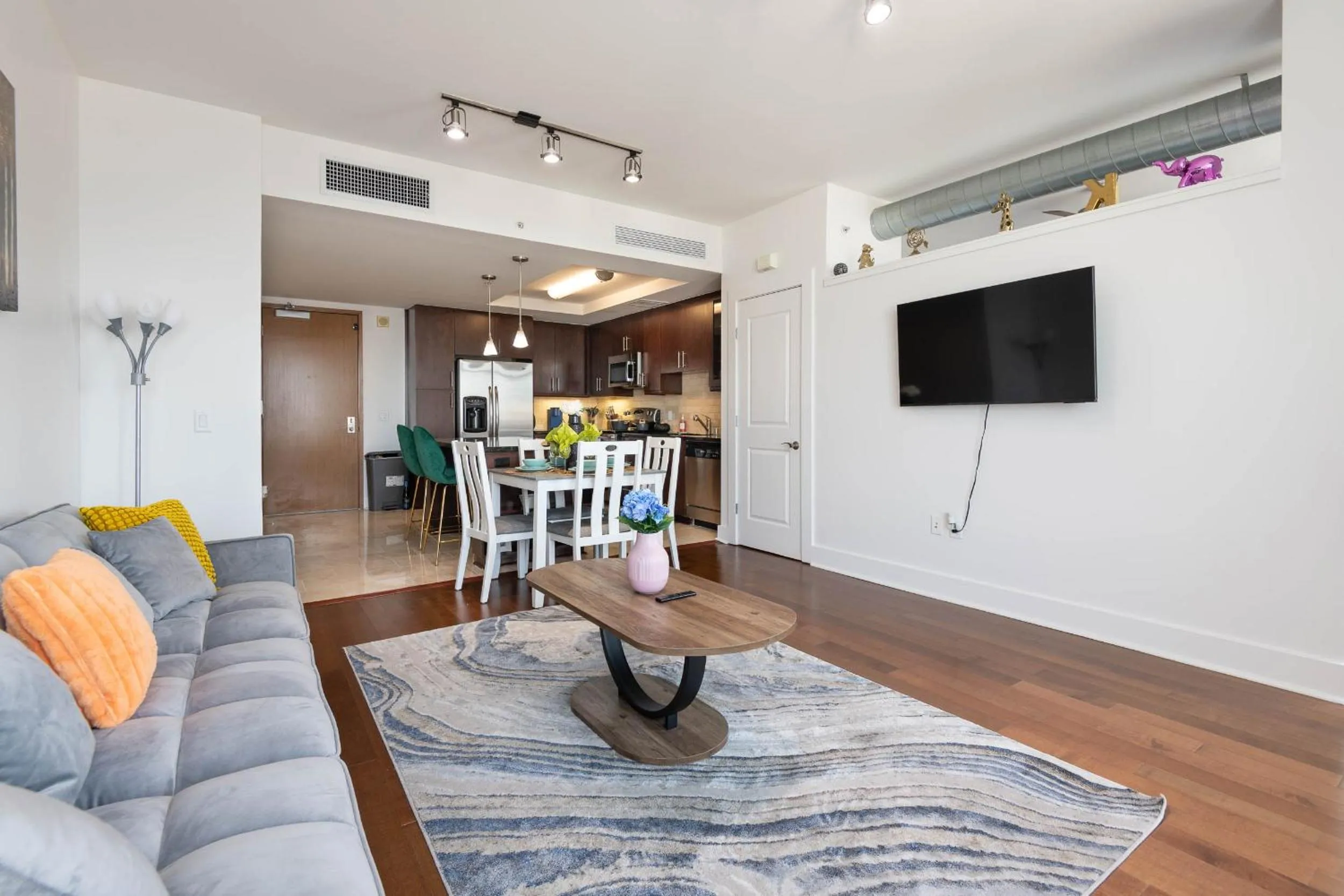 TV and multimedia in Sky-Rise Apartments