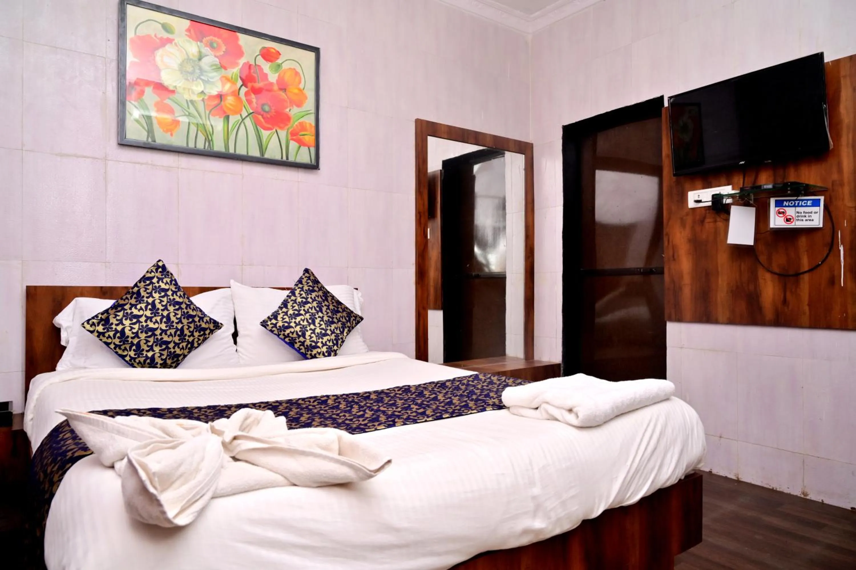 Bed in KK Tree Retreat Igatpuri