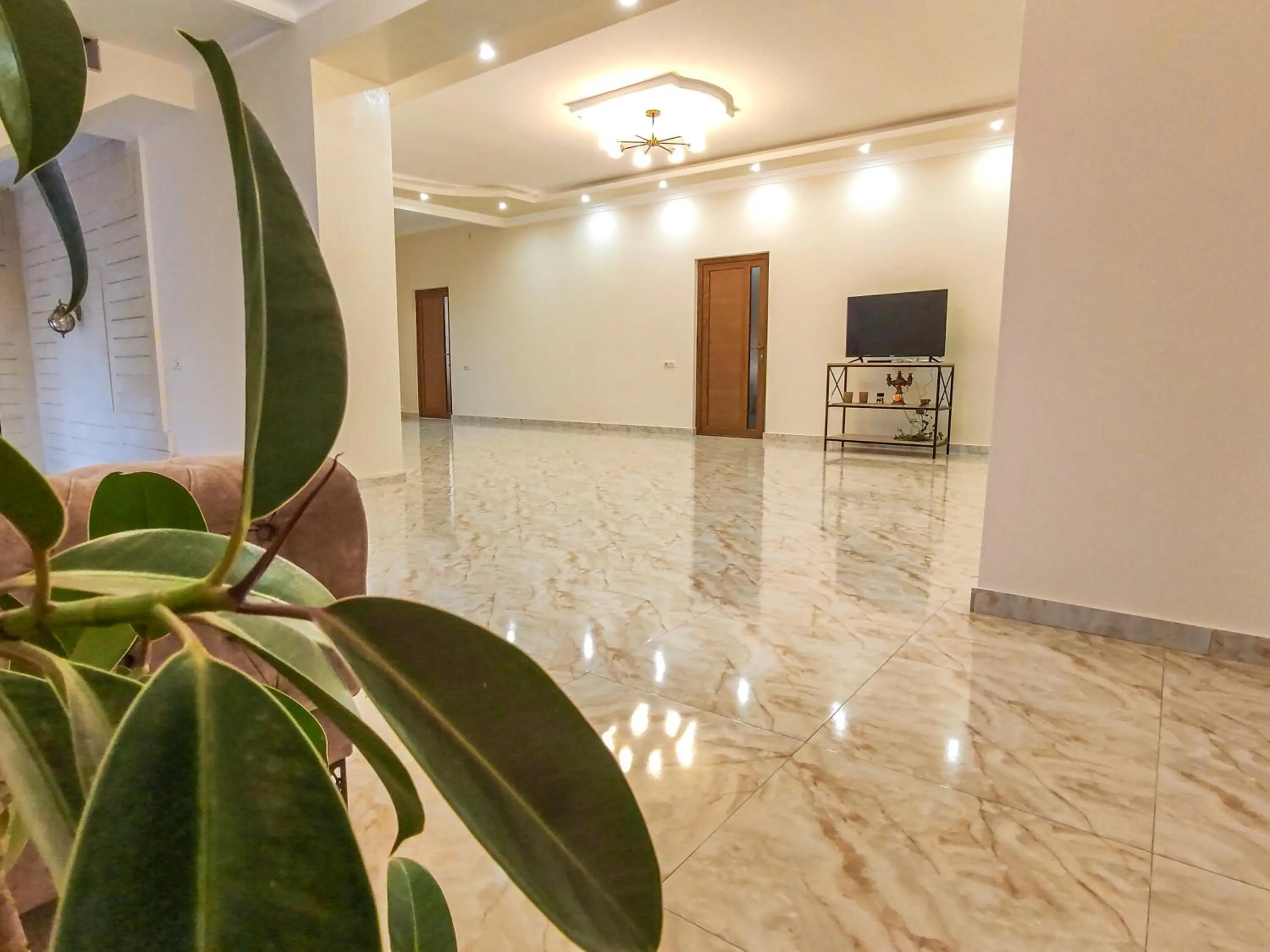 Communal lounge/ TV room in Harmonia Garden GastroYard&Hotel