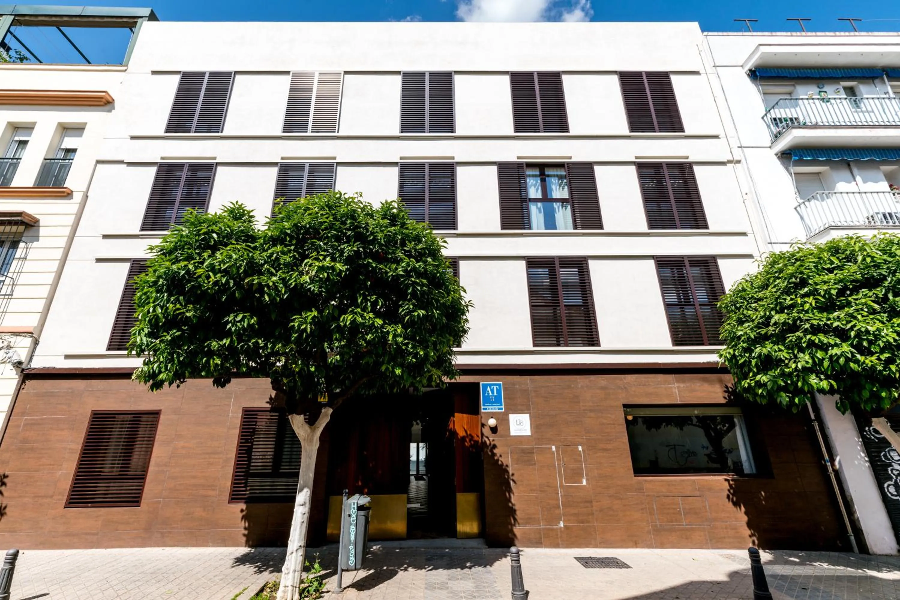 Facade/entrance in atLumbreras16