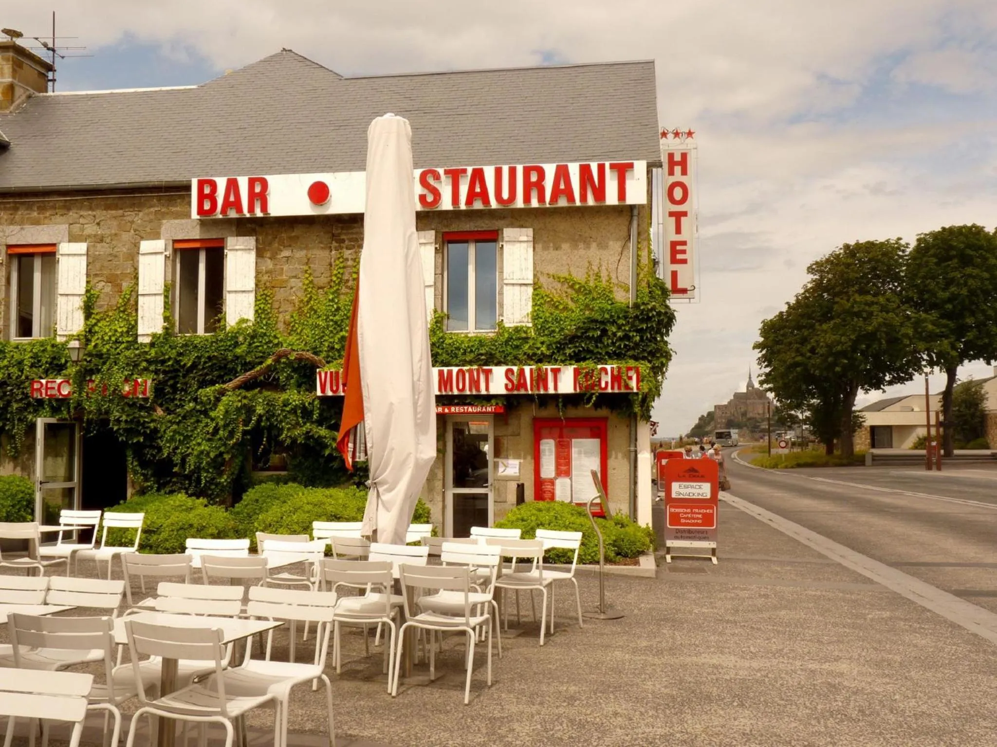 Facade/entrance, Property Building in Hotel De La Digue
