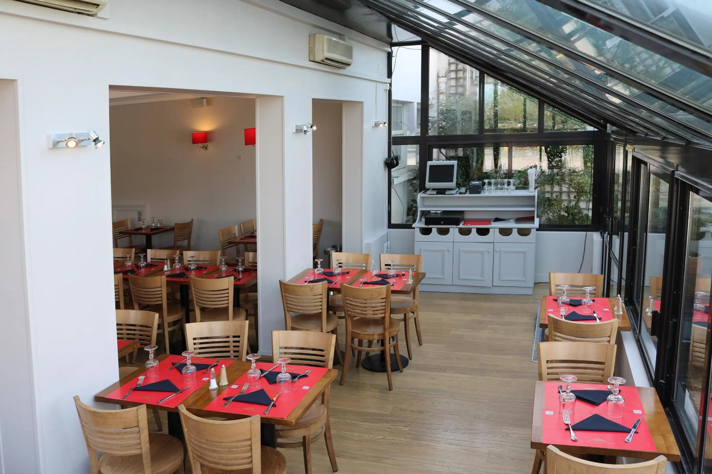 Restaurant/Places to Eat in Hotel De La Digue