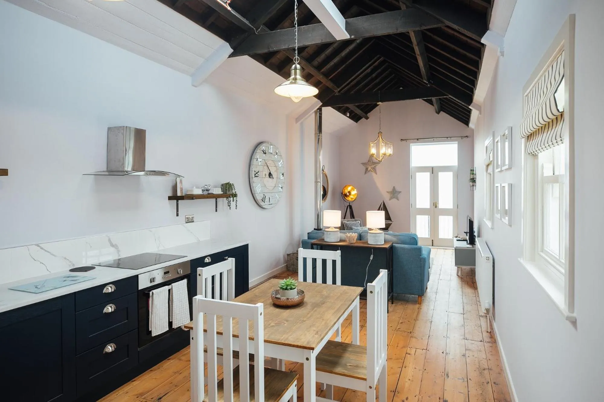 Kitchen or kitchenette in Tŷ Milford Waterfront