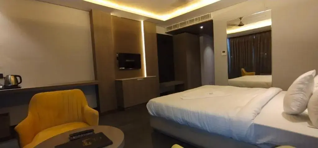 Deluxe Room (2 Adults + 1 Child) - single occupancy in Hotel The Legend Deluxe Room (2 Adults + 1 Child) - single occupancy in Hotel The Legend