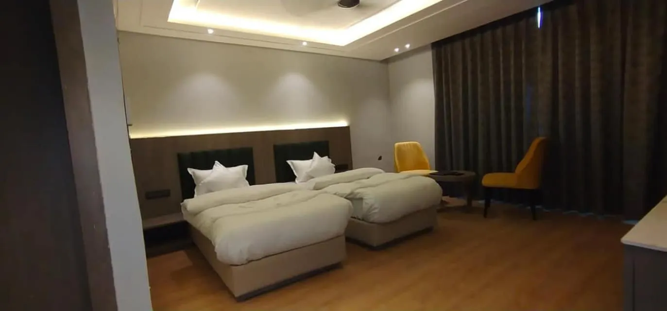 Photo of the whole room, Bed in Hotel The Legend