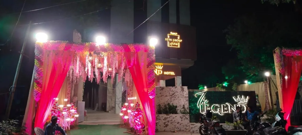 Facade/entrance in Hotel The Legend