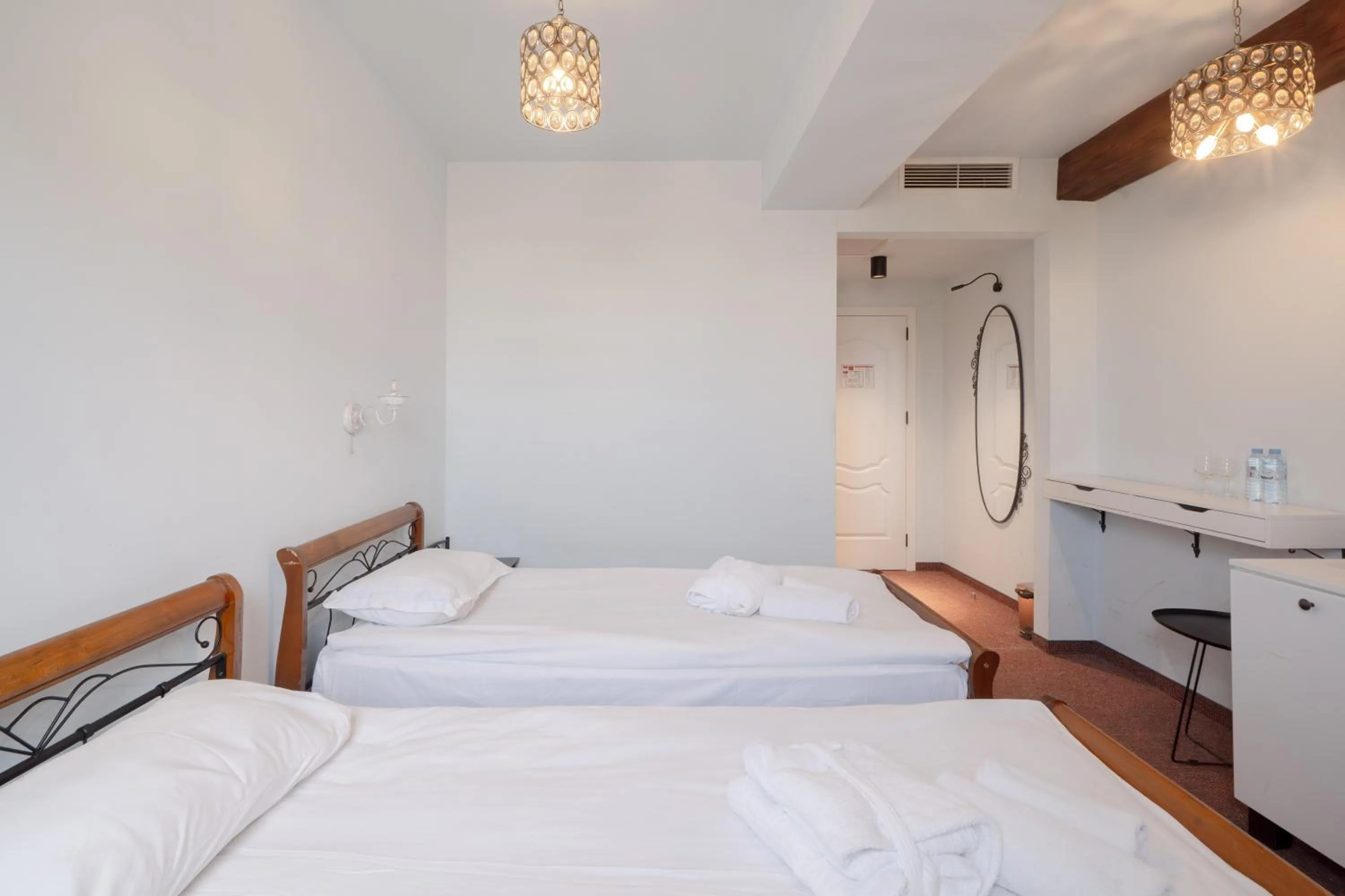 Bedroom, Bed in Magnolia