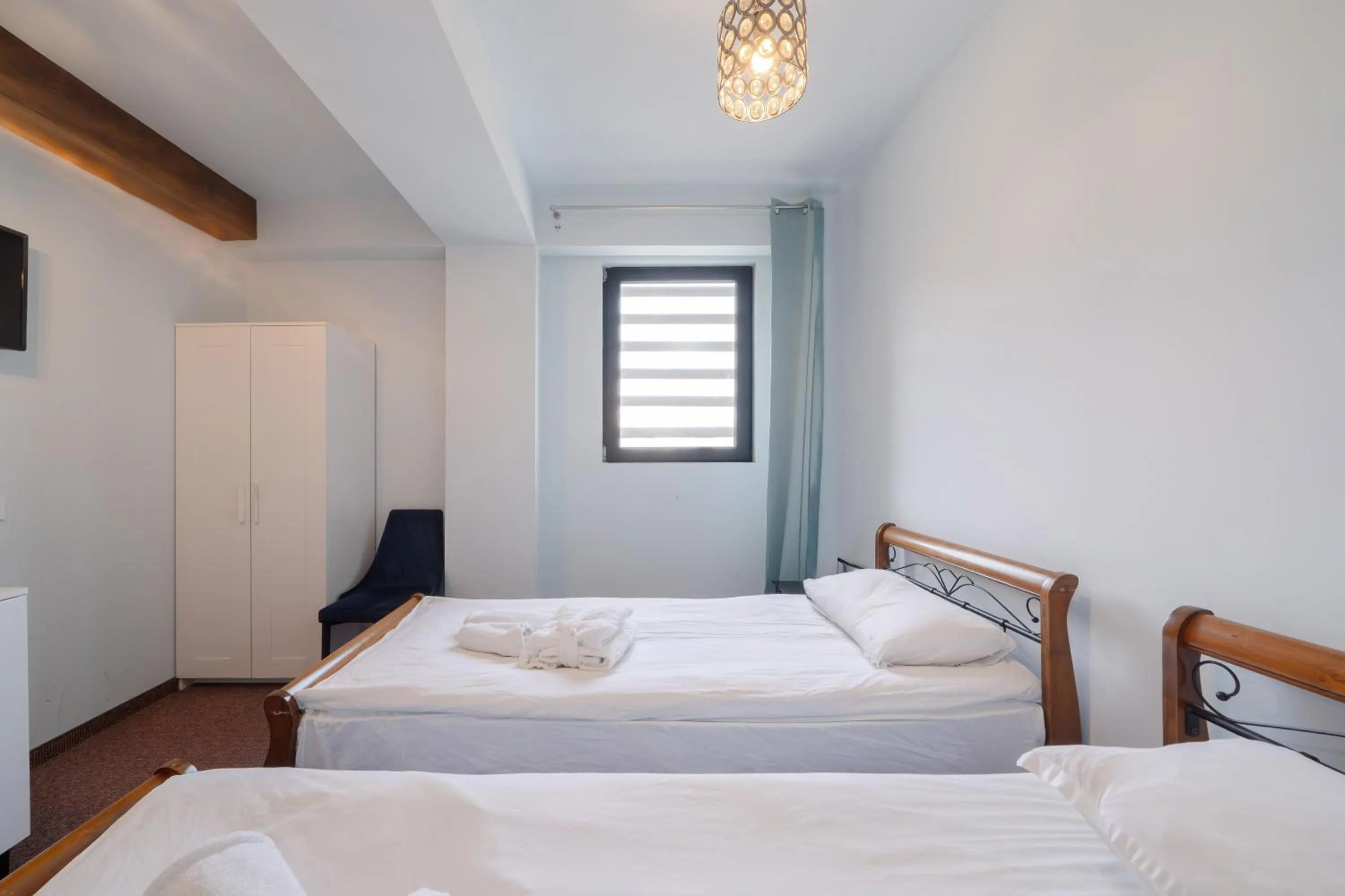 wardrobe, Bed in Magnolia