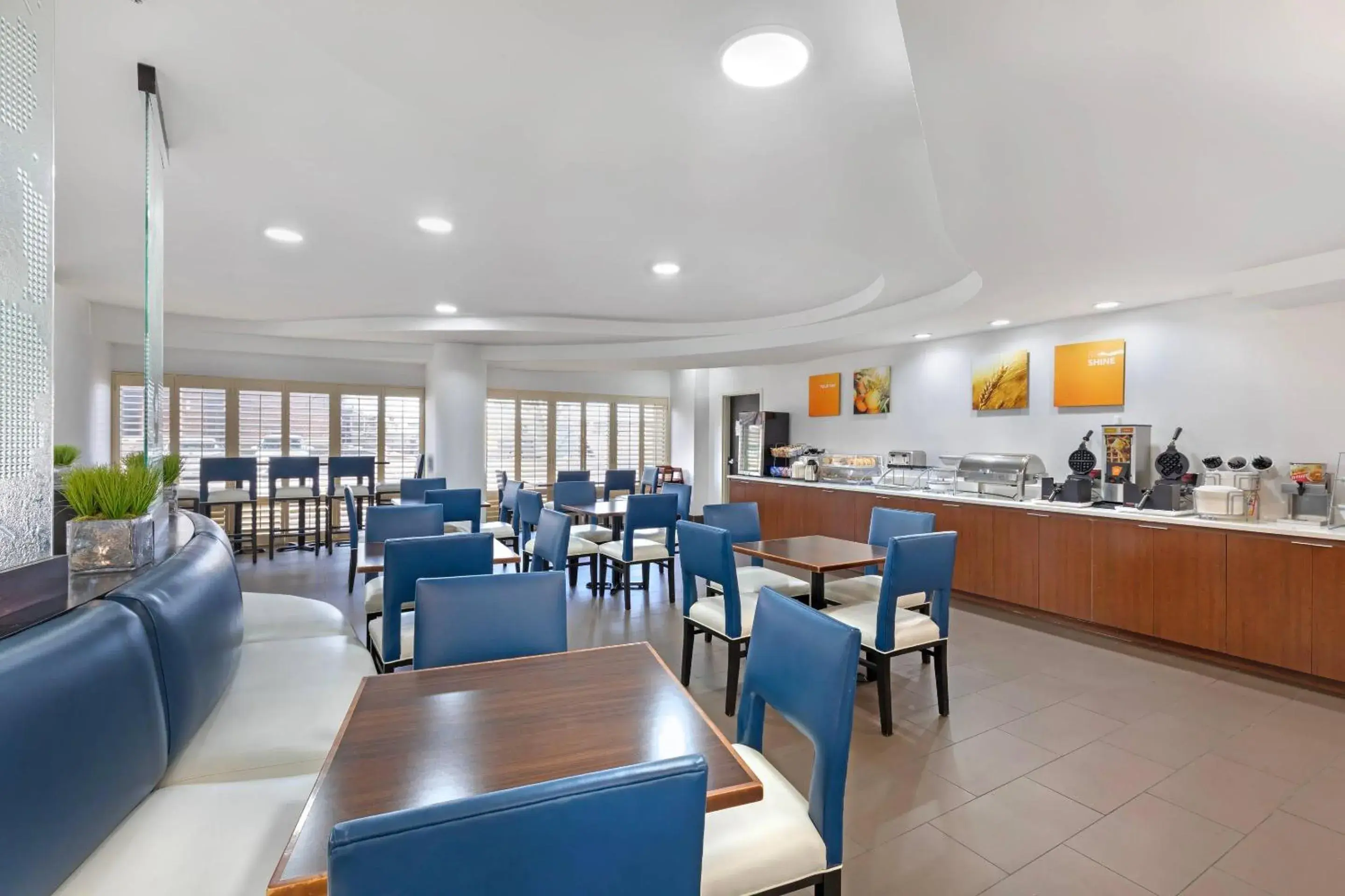 Breakfast in Comfort Suites DFW N-Grapevine Breakfast in Comfort Suites DFW N-Grapevine