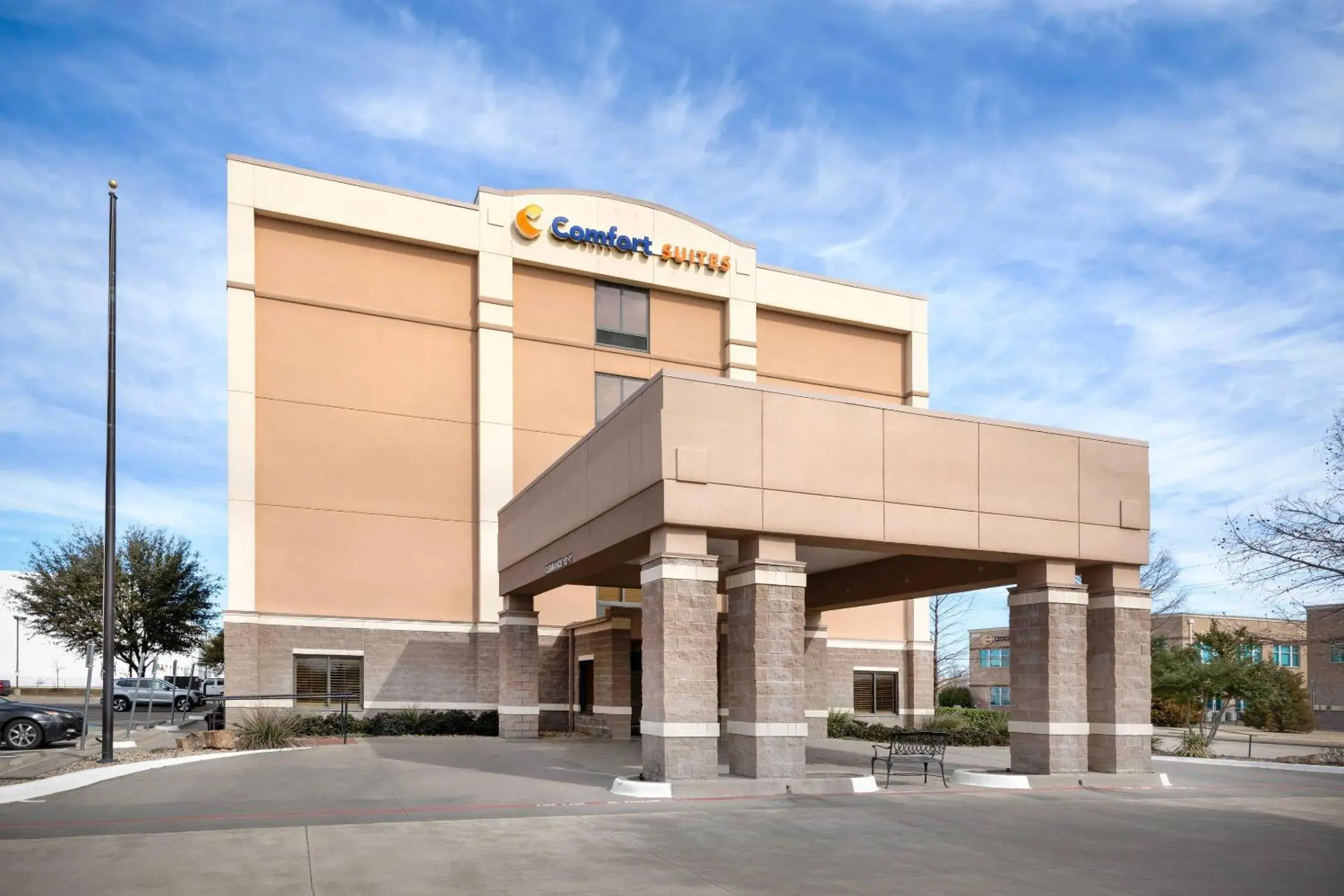 Property building in Comfort Suites DFW N-Grapevine Property building in Comfort Suites DFW N-Grapevine