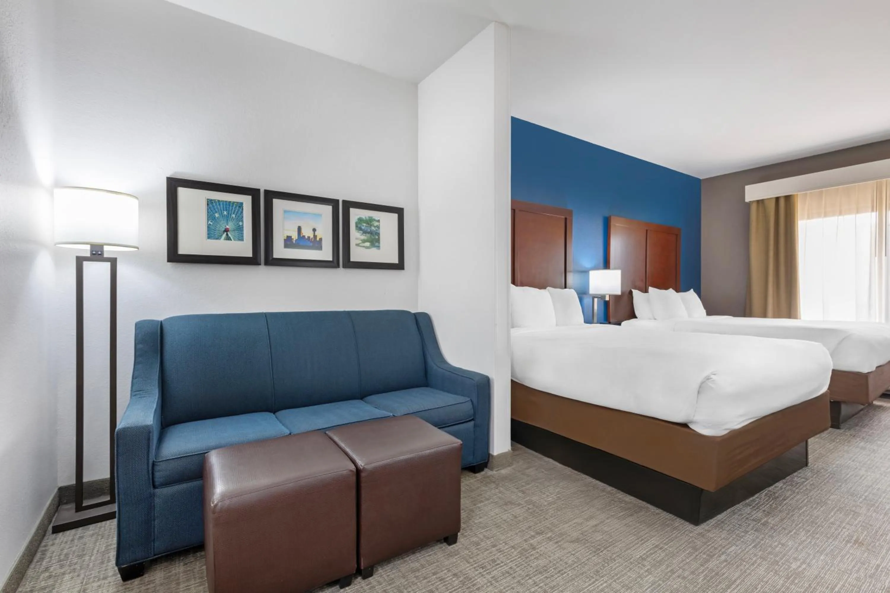 Bed in Comfort Suites DFW N-Grapevine