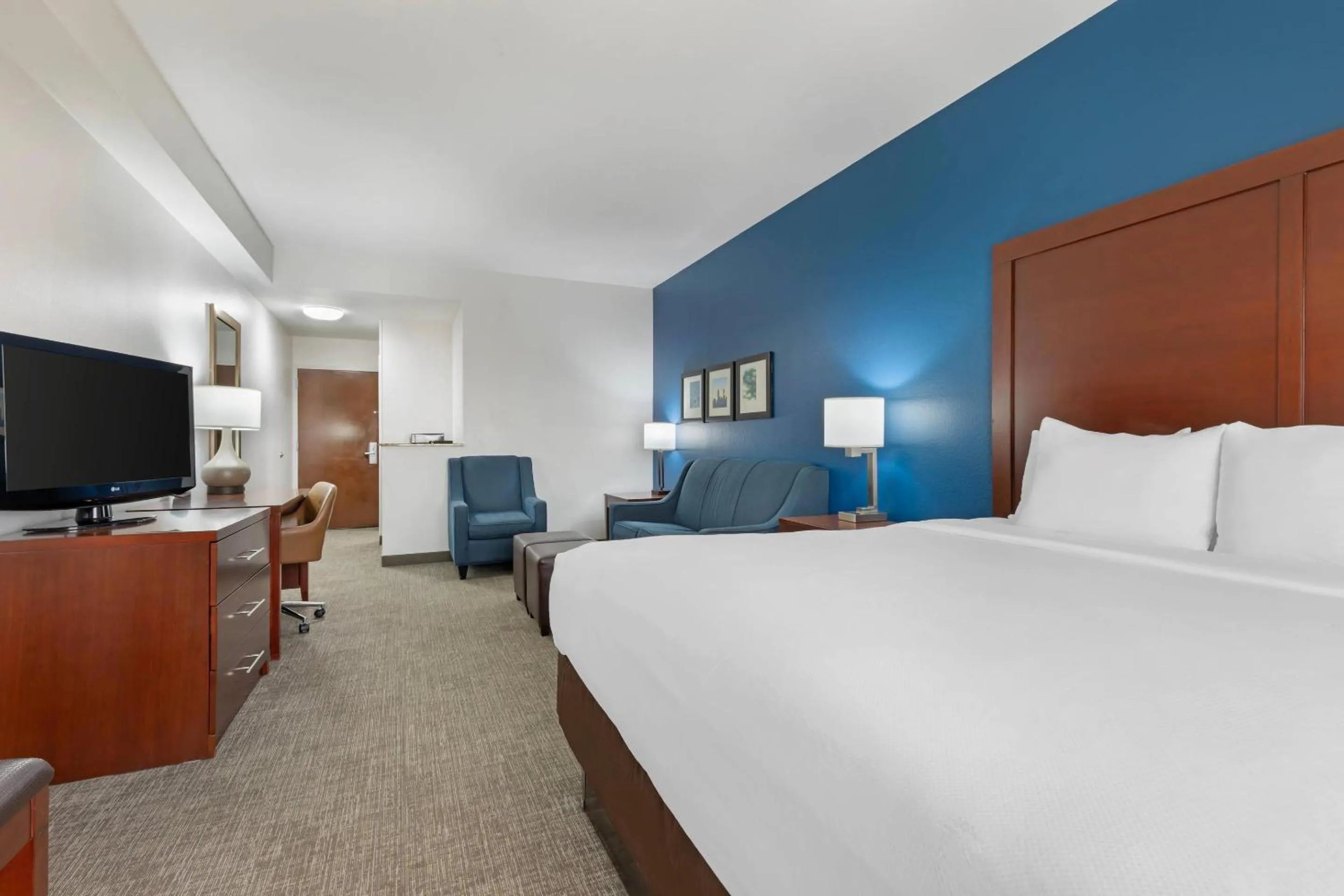 Bedroom, Bed in Comfort Suites DFW N-Grapevine