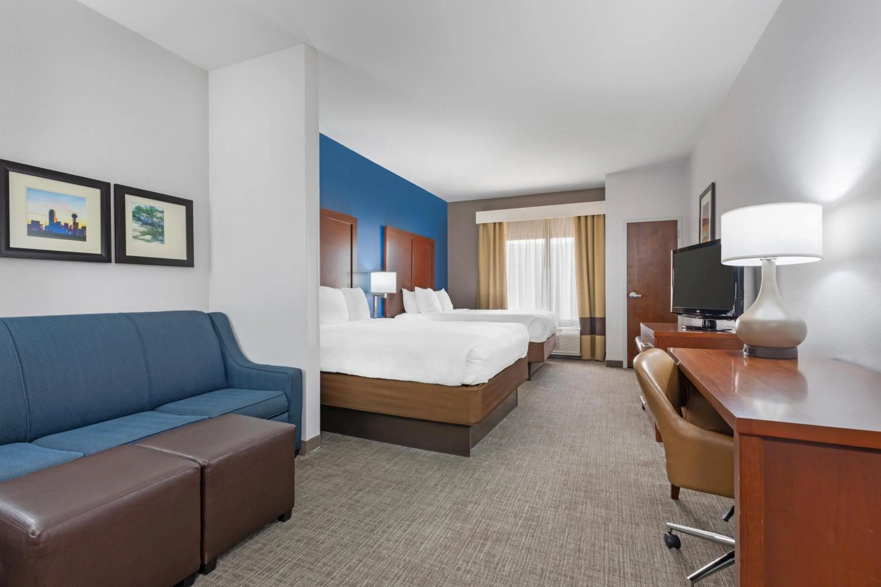 Bed in Comfort Suites DFW N-Grapevine