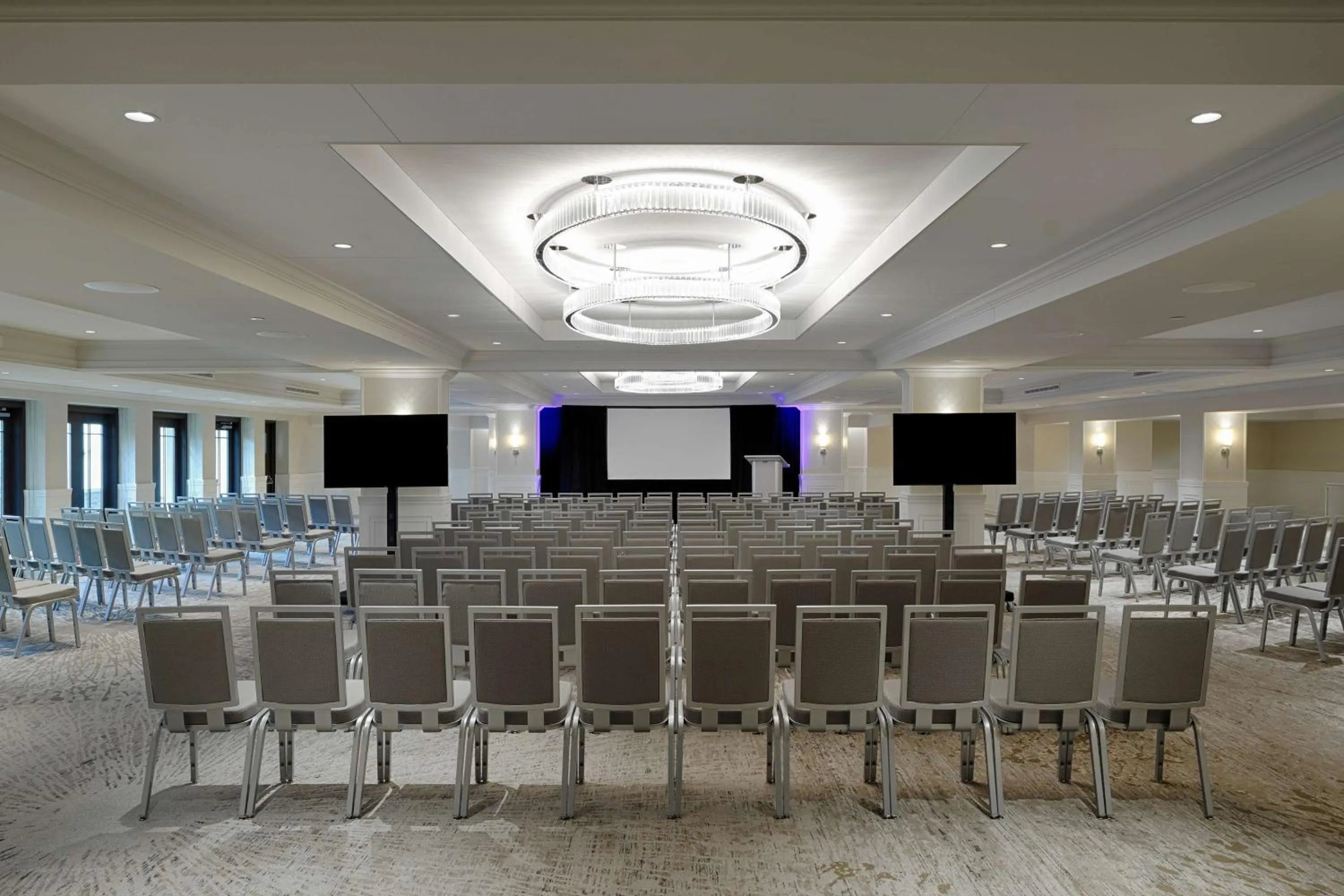 Meeting/conference room in The Kingsley Bloomfield Hills - a DoubleTree by Hilton