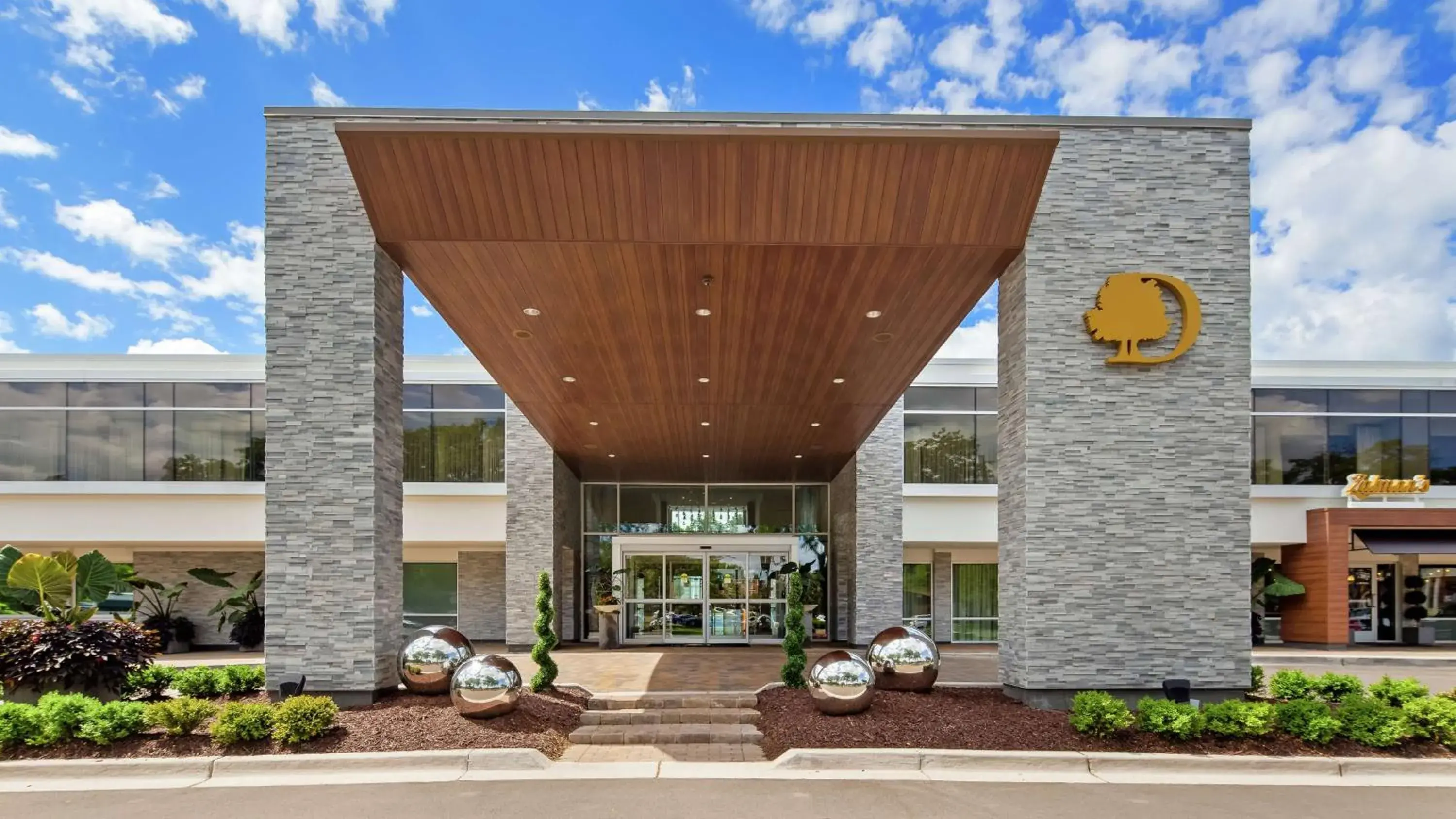 Property building in The Kingsley Bloomfield Hills - a DoubleTree by Hilton Property building in The Kingsley Bloomfield Hills - a DoubleTree by Hilton