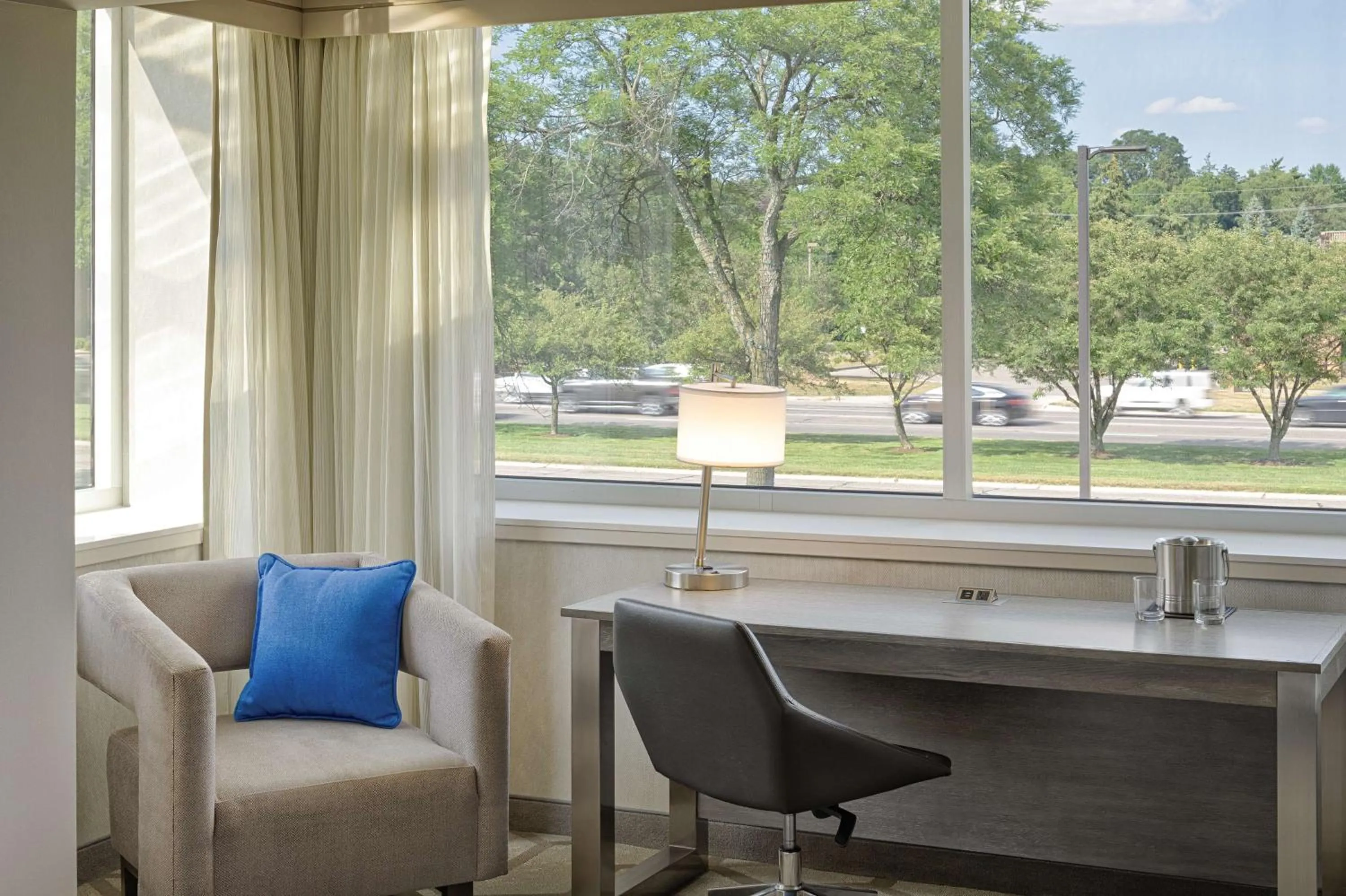 Bedroom in The Kingsley Bloomfield Hills - a DoubleTree by Hilton