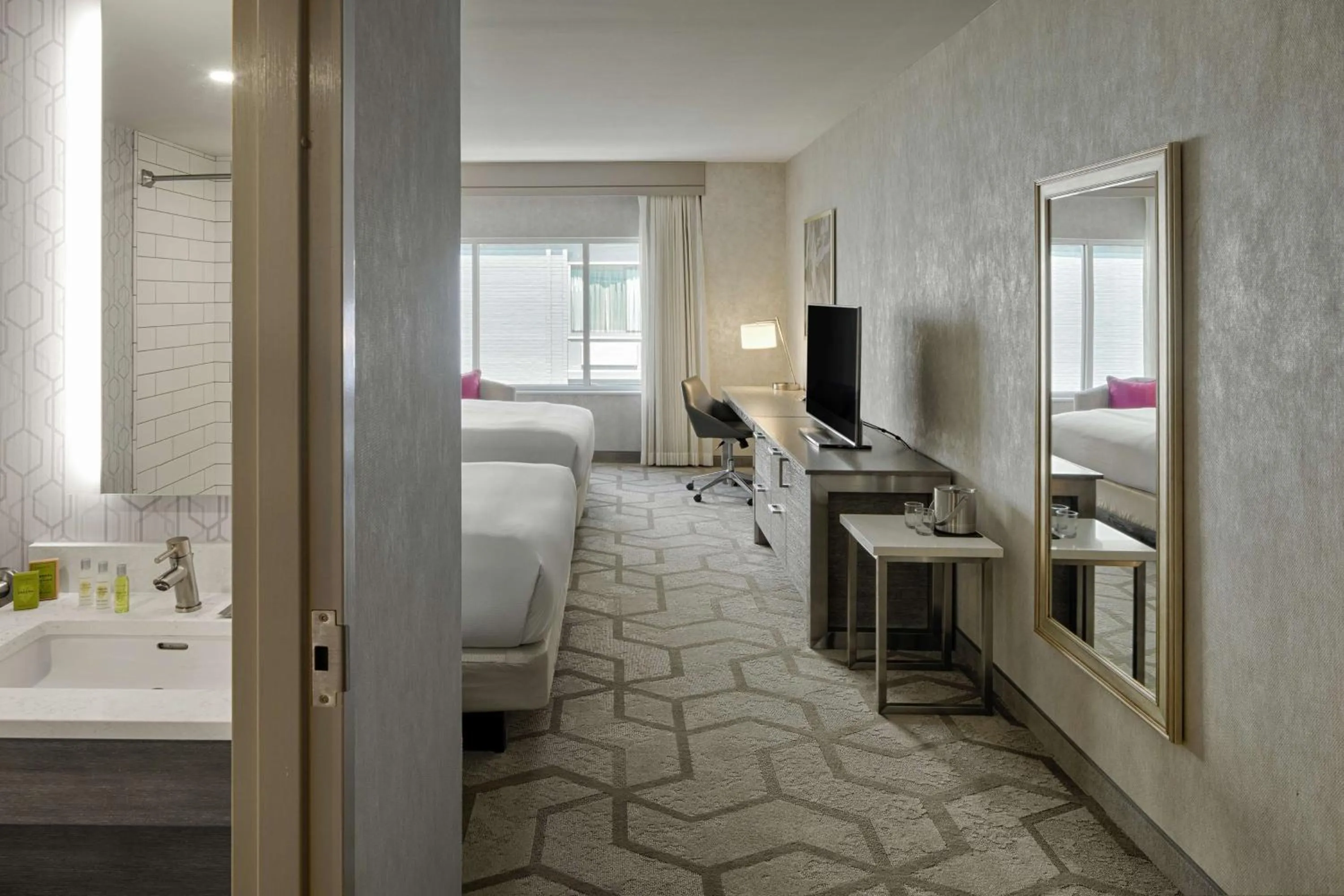 Bed in The Kingsley Bloomfield Hills - a DoubleTree by Hilton