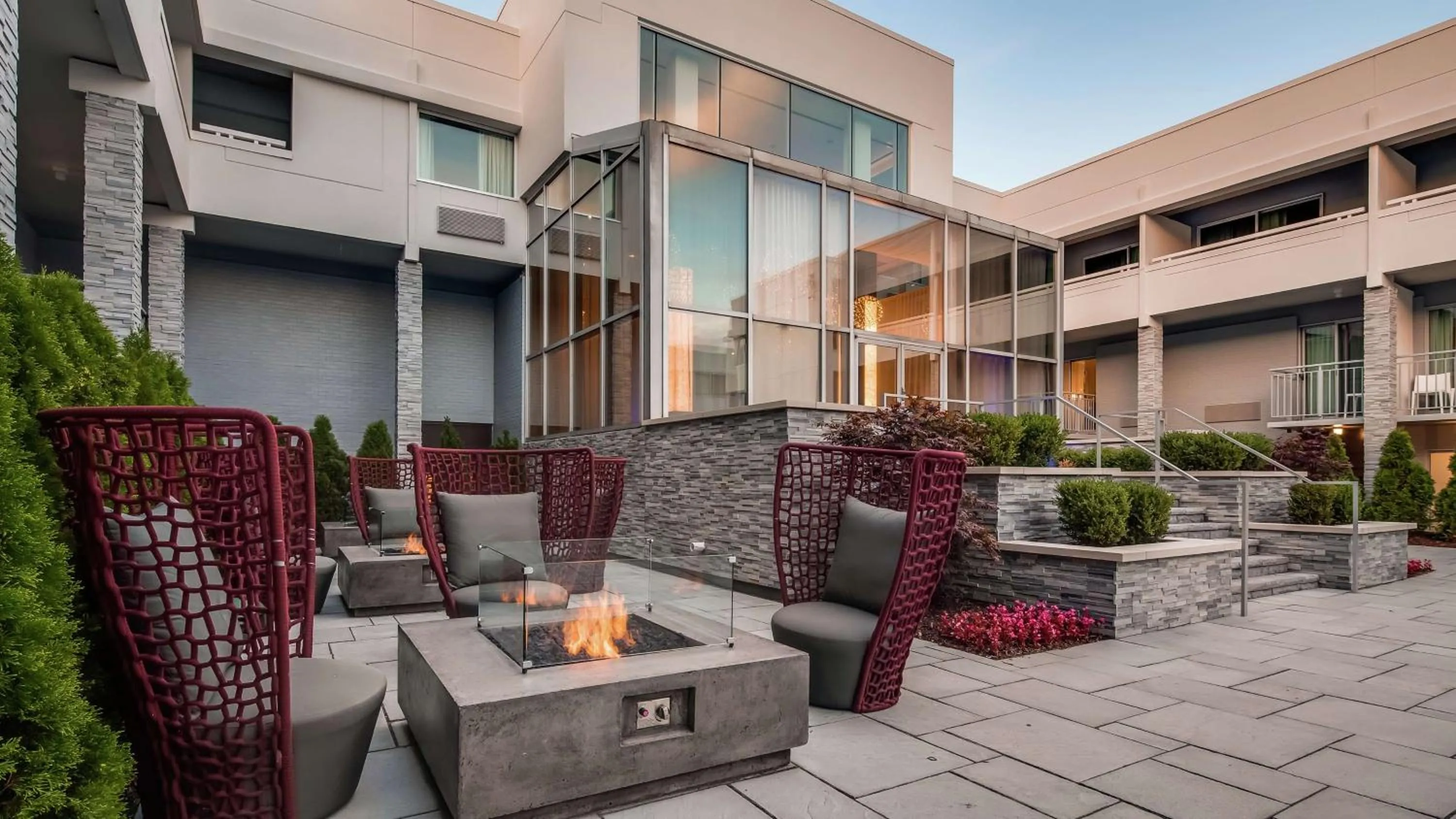 Inner courtyard view in The Kingsley Bloomfield Hills - a DoubleTree by Hilton