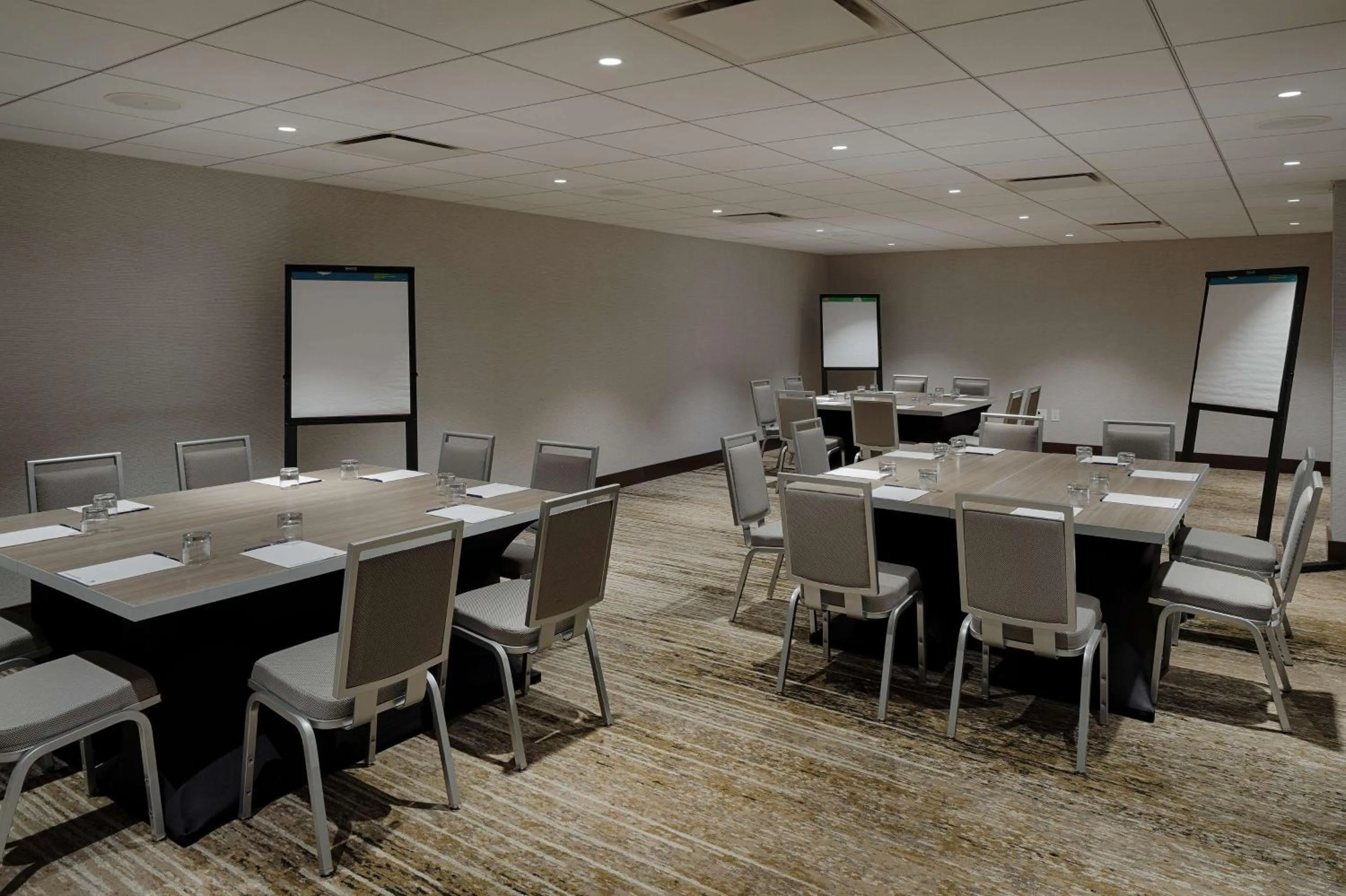 Meeting/conference room in The Kingsley Bloomfield Hills - a DoubleTree by Hilton