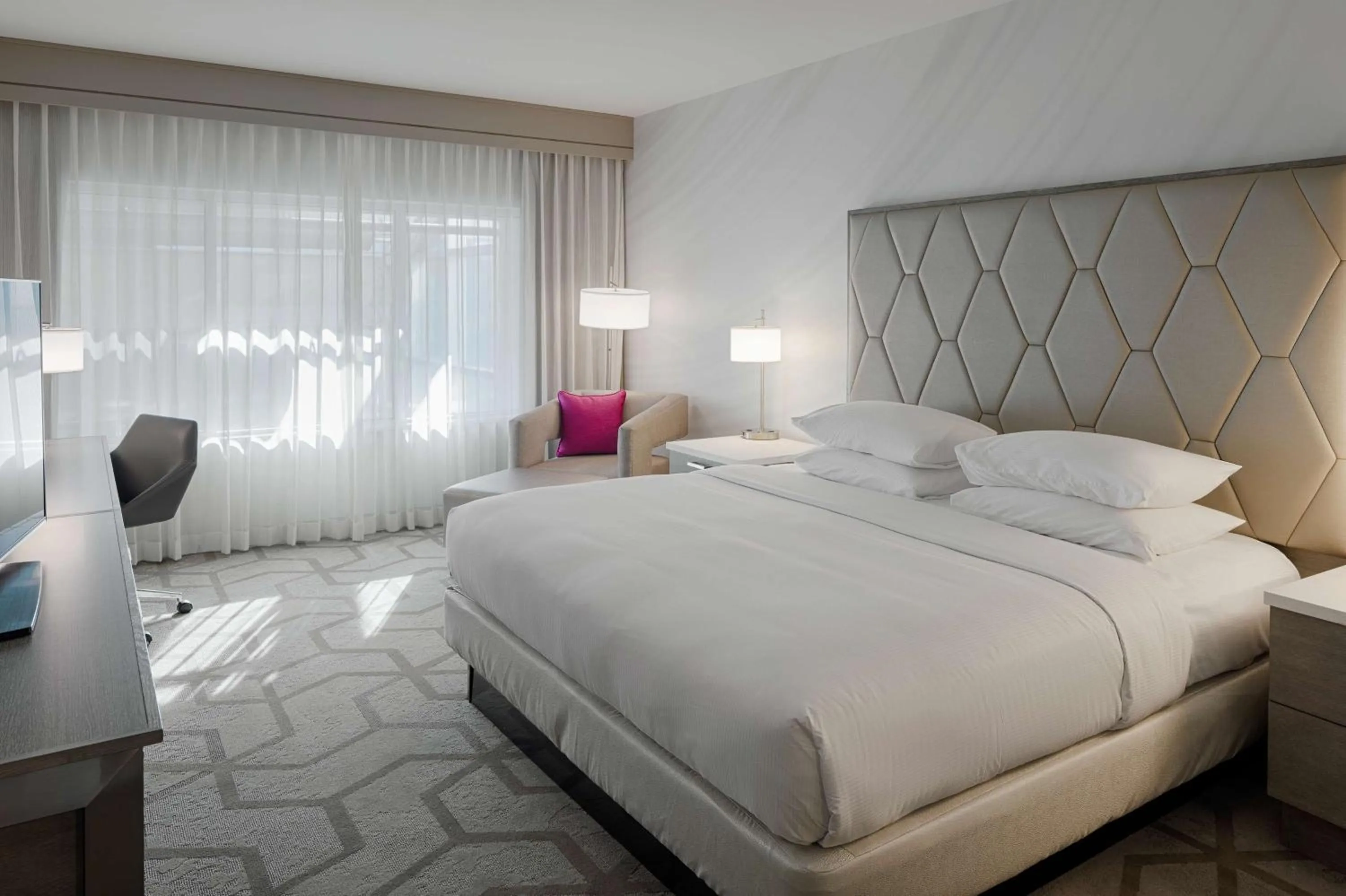 Bed in The Kingsley Bloomfield Hills - a DoubleTree by Hilton