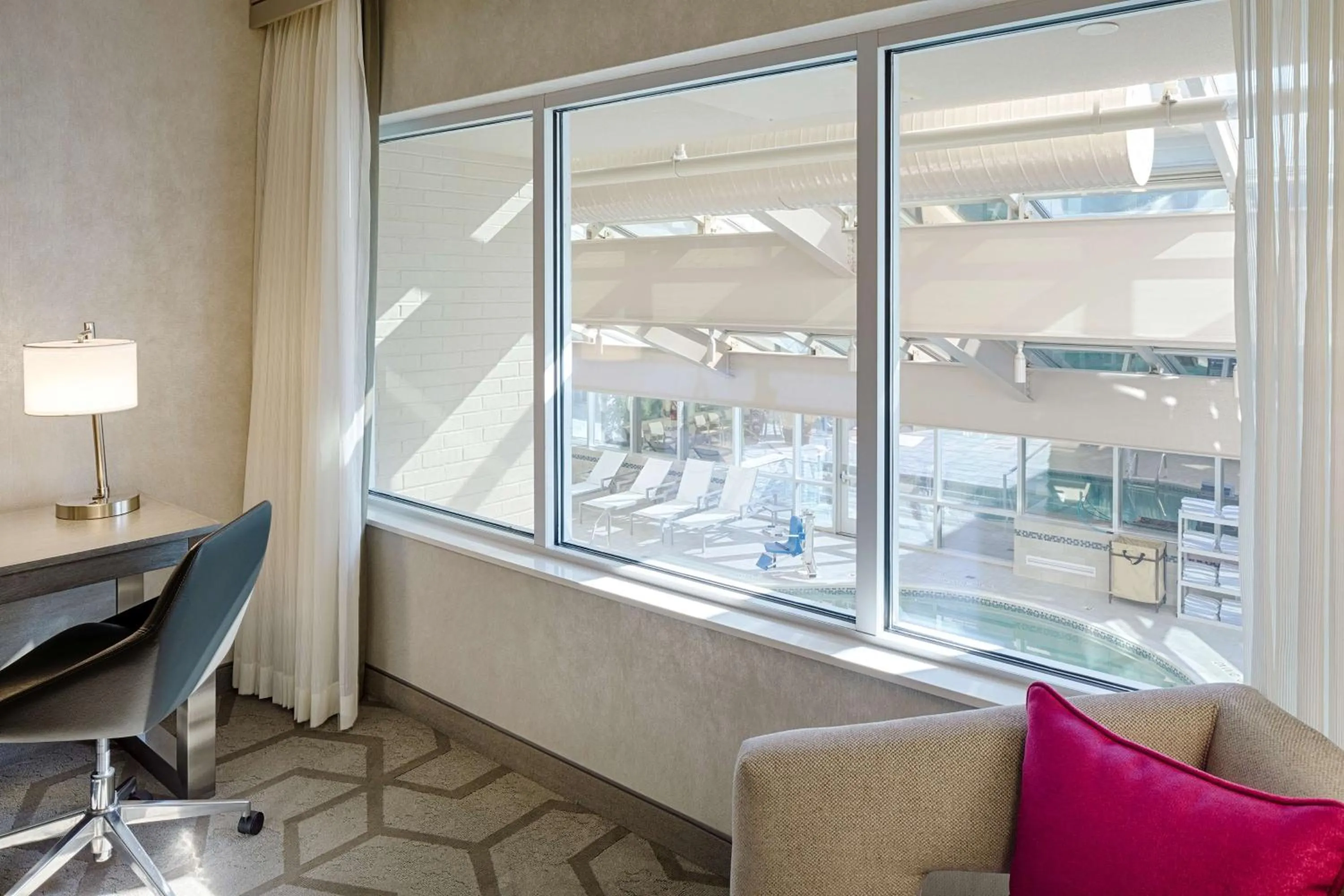 Living room in The Kingsley Bloomfield Hills - a DoubleTree by Hilton