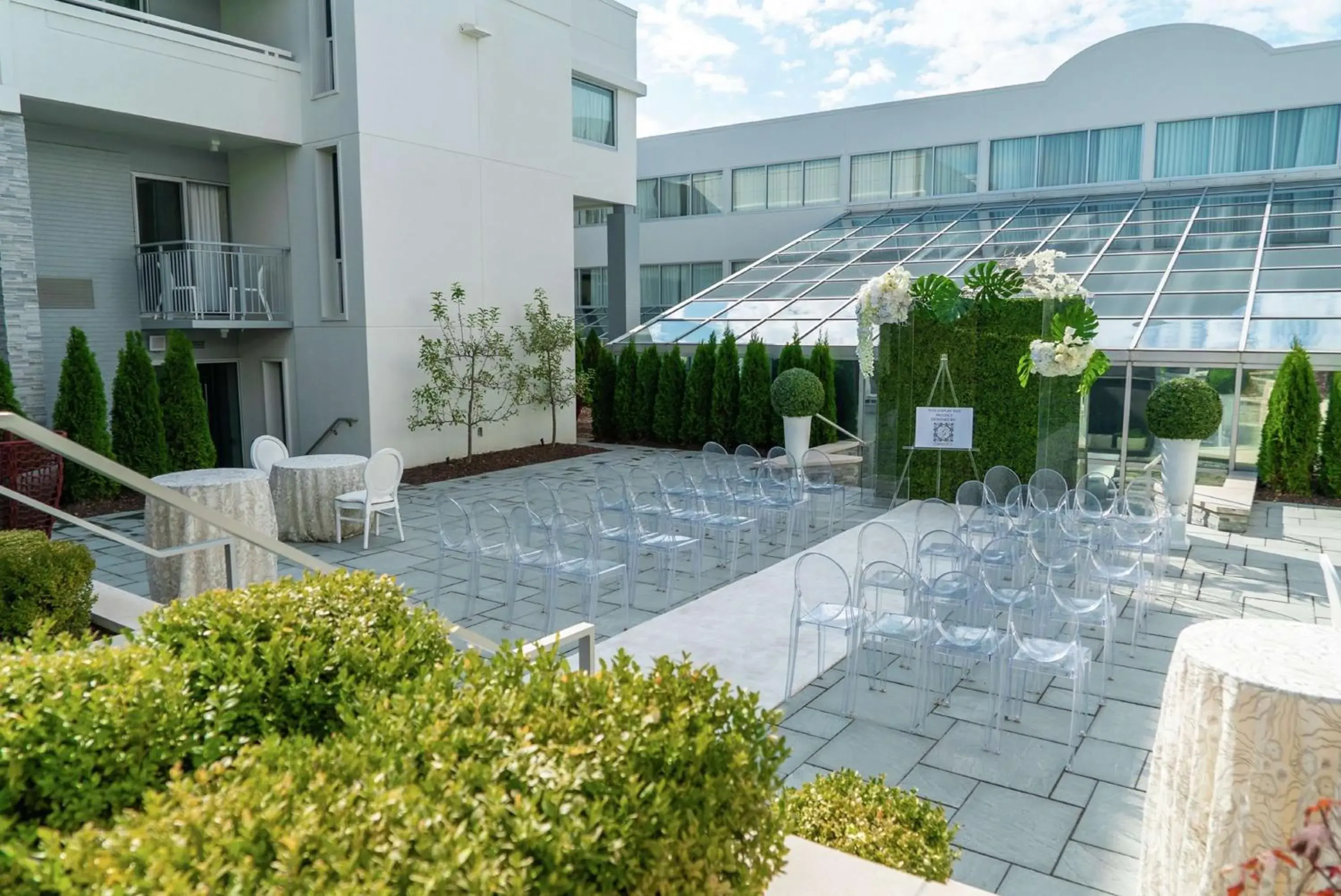 Inner courtyard view in The Kingsley Bloomfield Hills - a DoubleTree by Hilton Inner courtyard view in The Kingsley Bloomfield Hills - a DoubleTree by Hilton