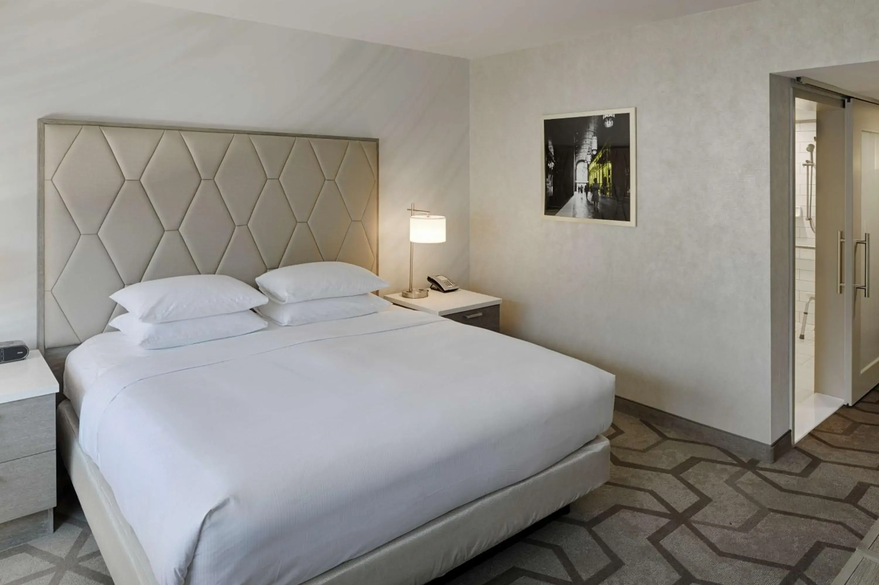 King Room with Roll-In Shower - Mobility and Hearing Access in The Kingsley Bloomfield Hills - a DoubleTree by Hilton King Room with Roll-In Shower - Mobility and Hearing Access in The Kingsley Bloomfield Hills - a DoubleTree by Hilton