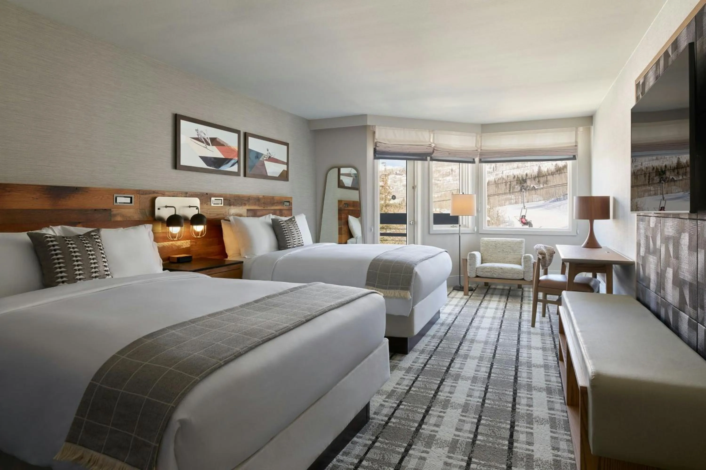 Photo of the whole room, Bed in Viewline Resort Snowmass, Autograph Collection