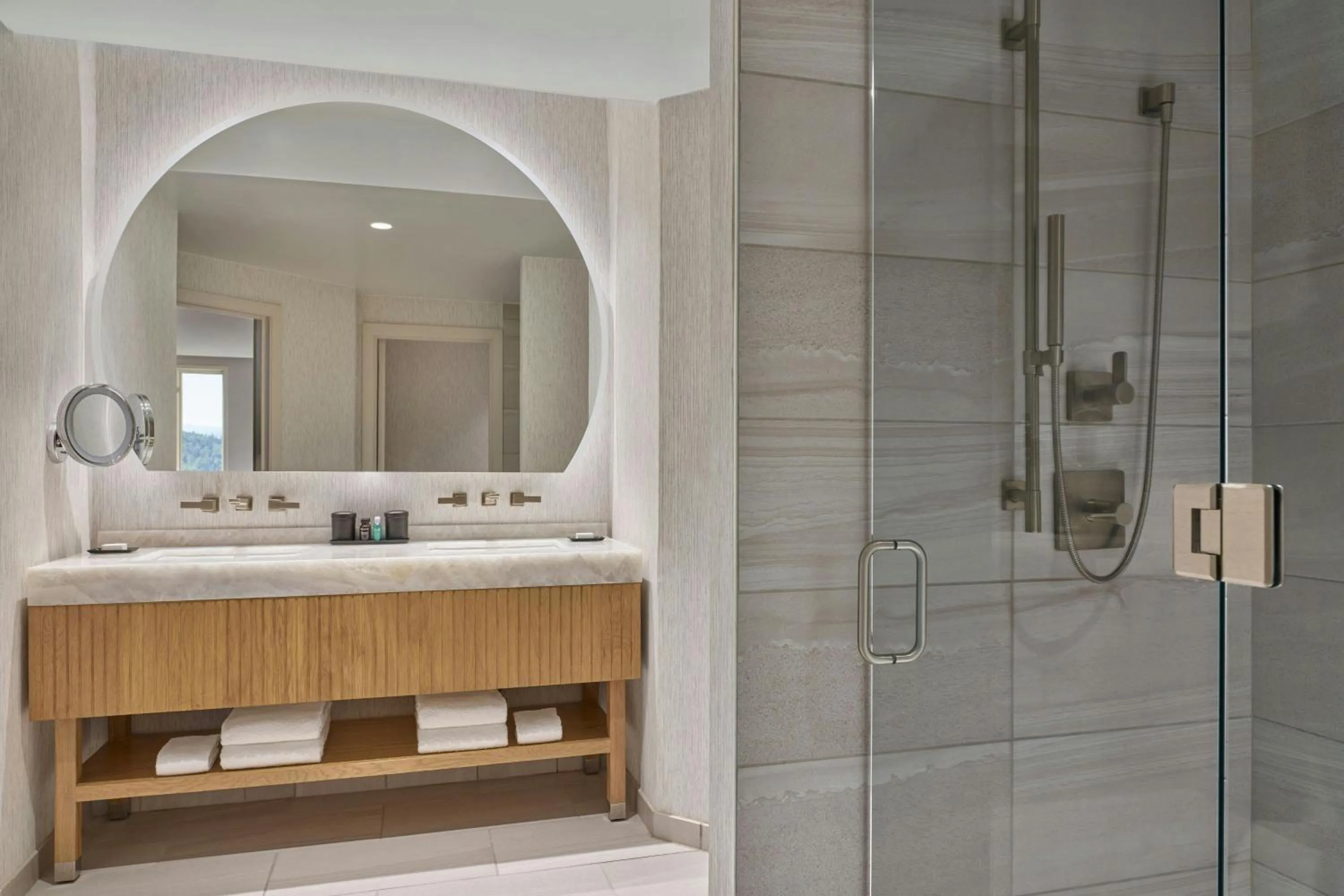 Photo of the whole room in Viewline Resort Snowmass, Autograph Collection