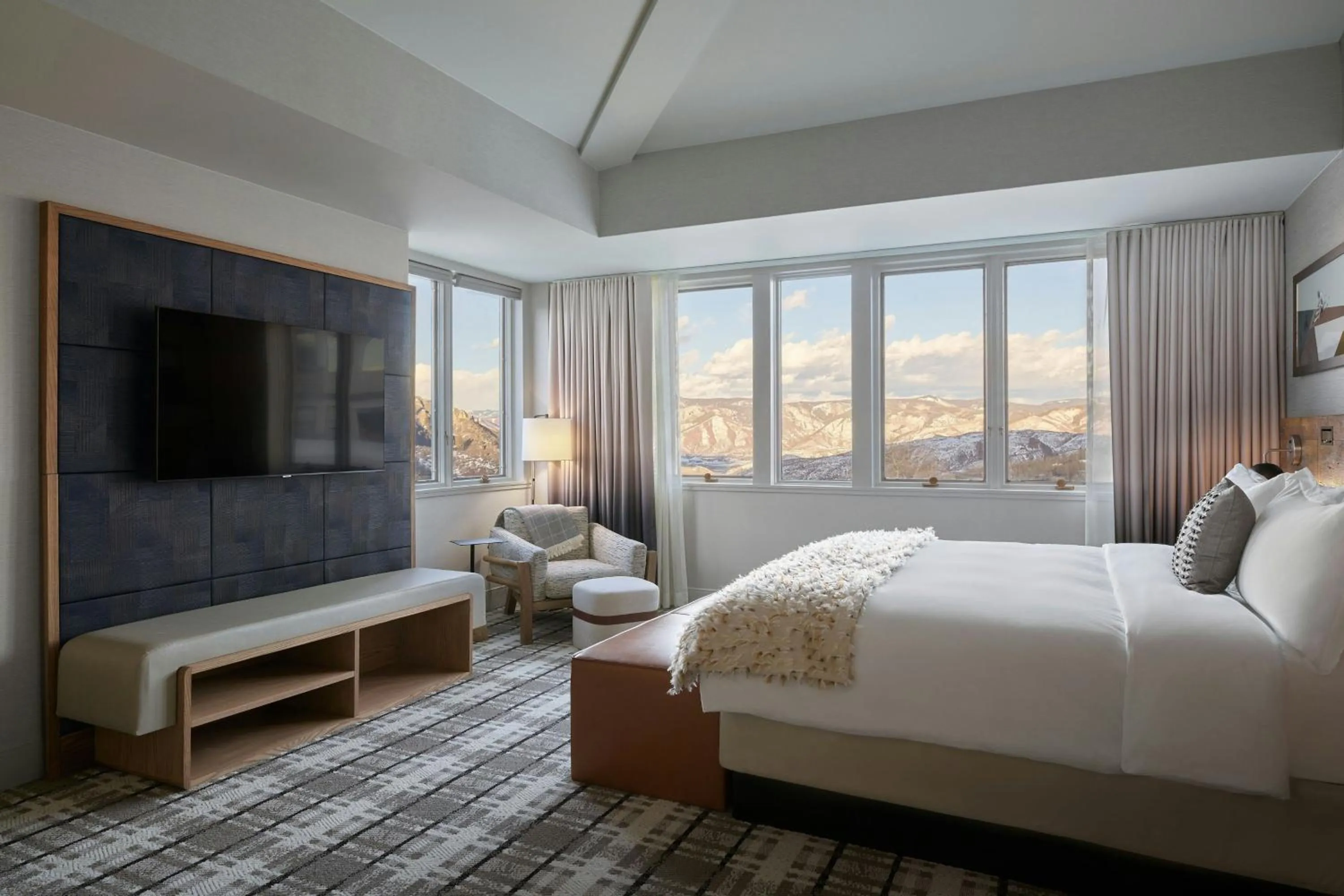 Bedroom, Bed in Viewline Resort Snowmass, Autograph Collection