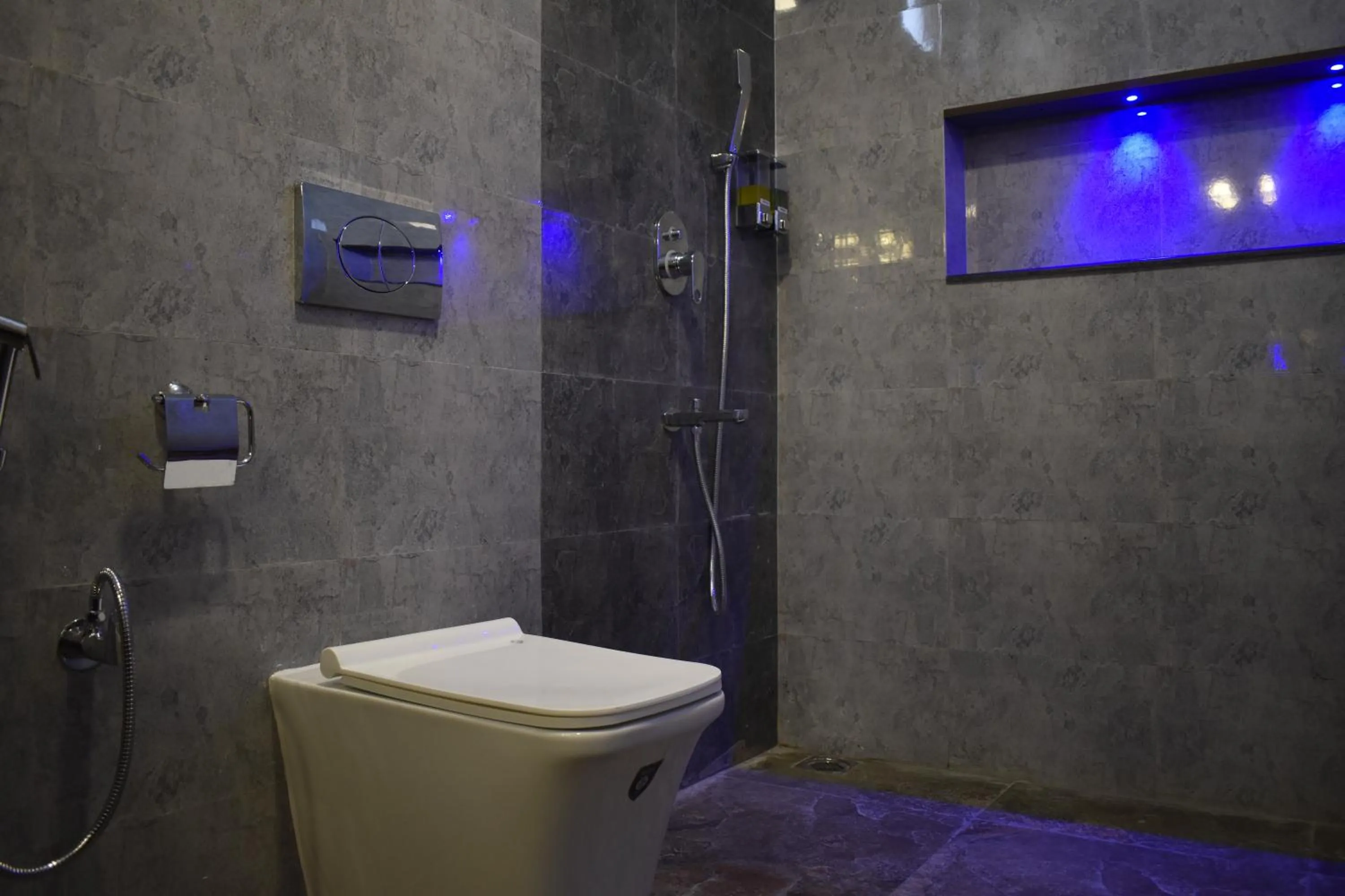 Bathroom in Captains Paradise Luxury Resort at Mukteshwar Hill Station