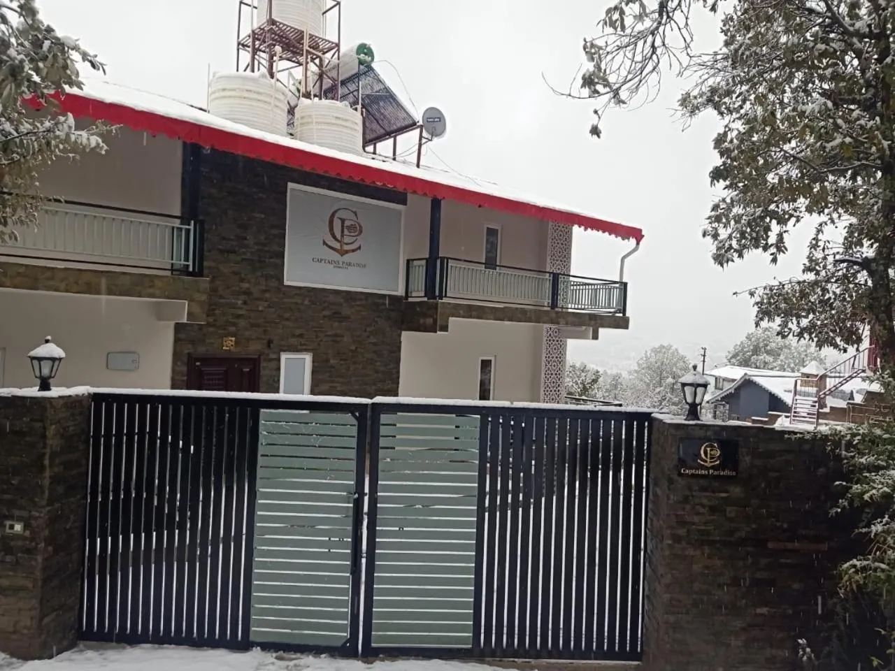 Property building in Captains Paradise Luxury Resort at Mukteshwar Hill Station