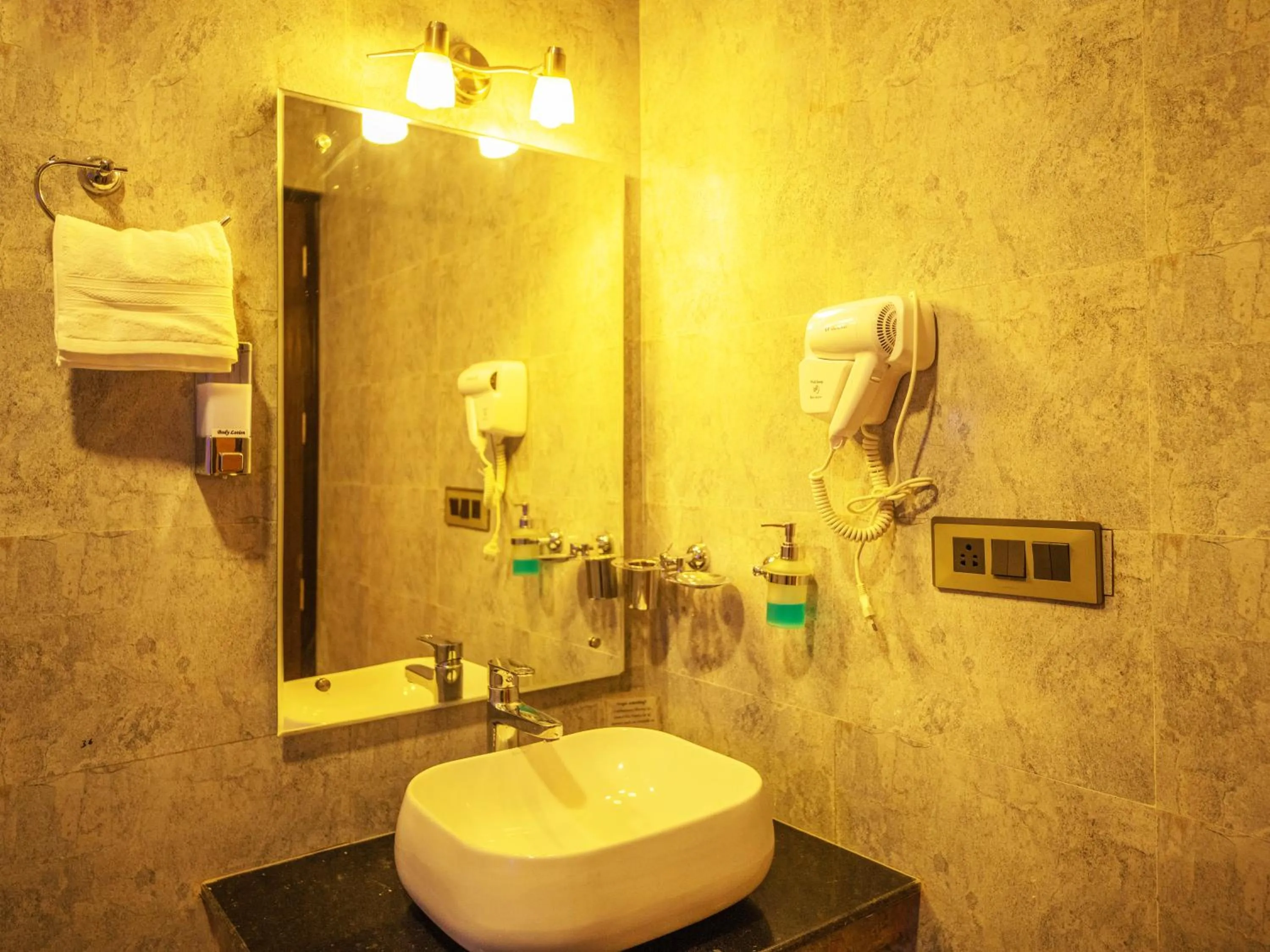 Bathroom in Captains Paradise Luxury Resort at Mukteshwar Hill Station