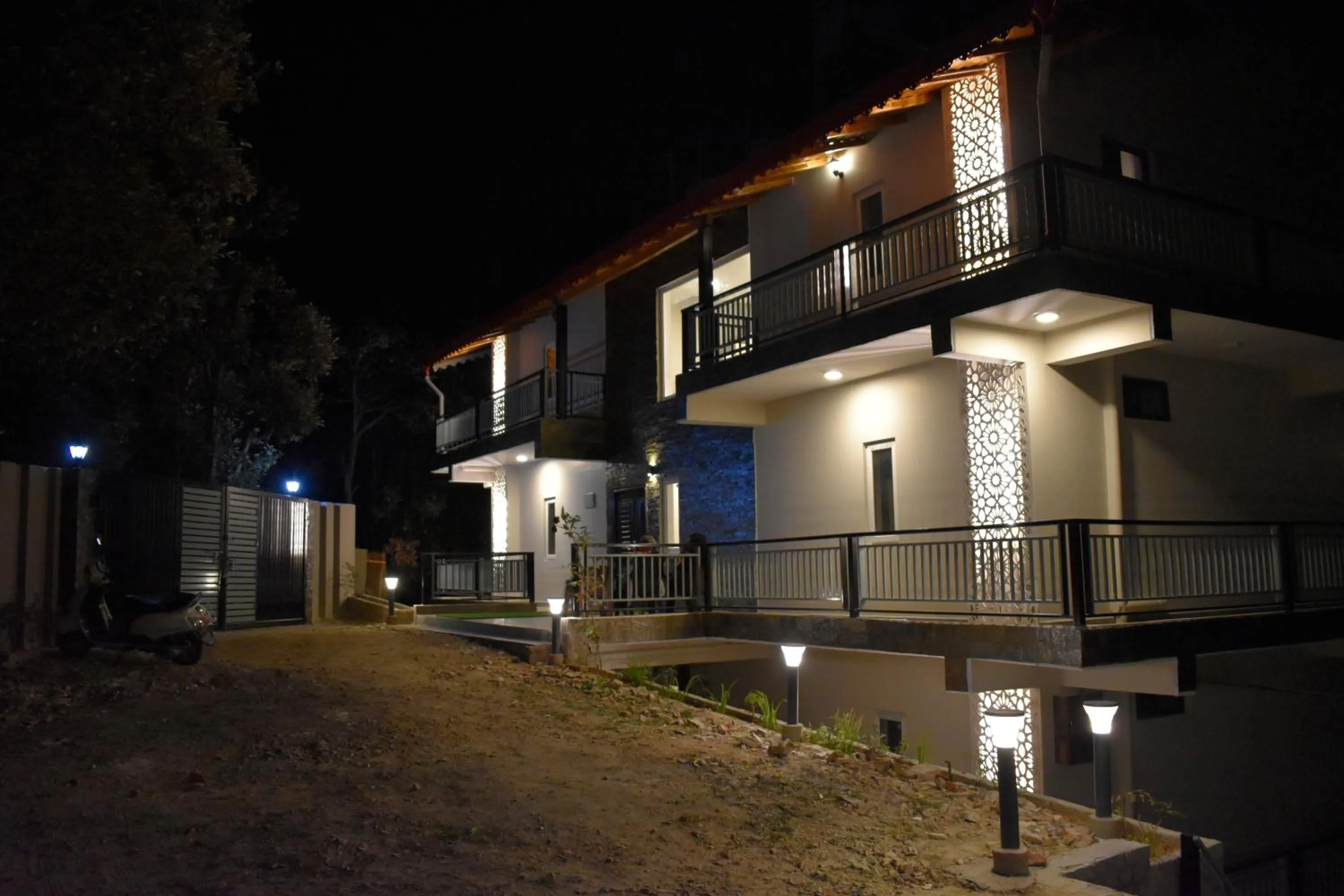 Property building in Captains Paradise Luxury Resort at Mukteshwar Hill Station