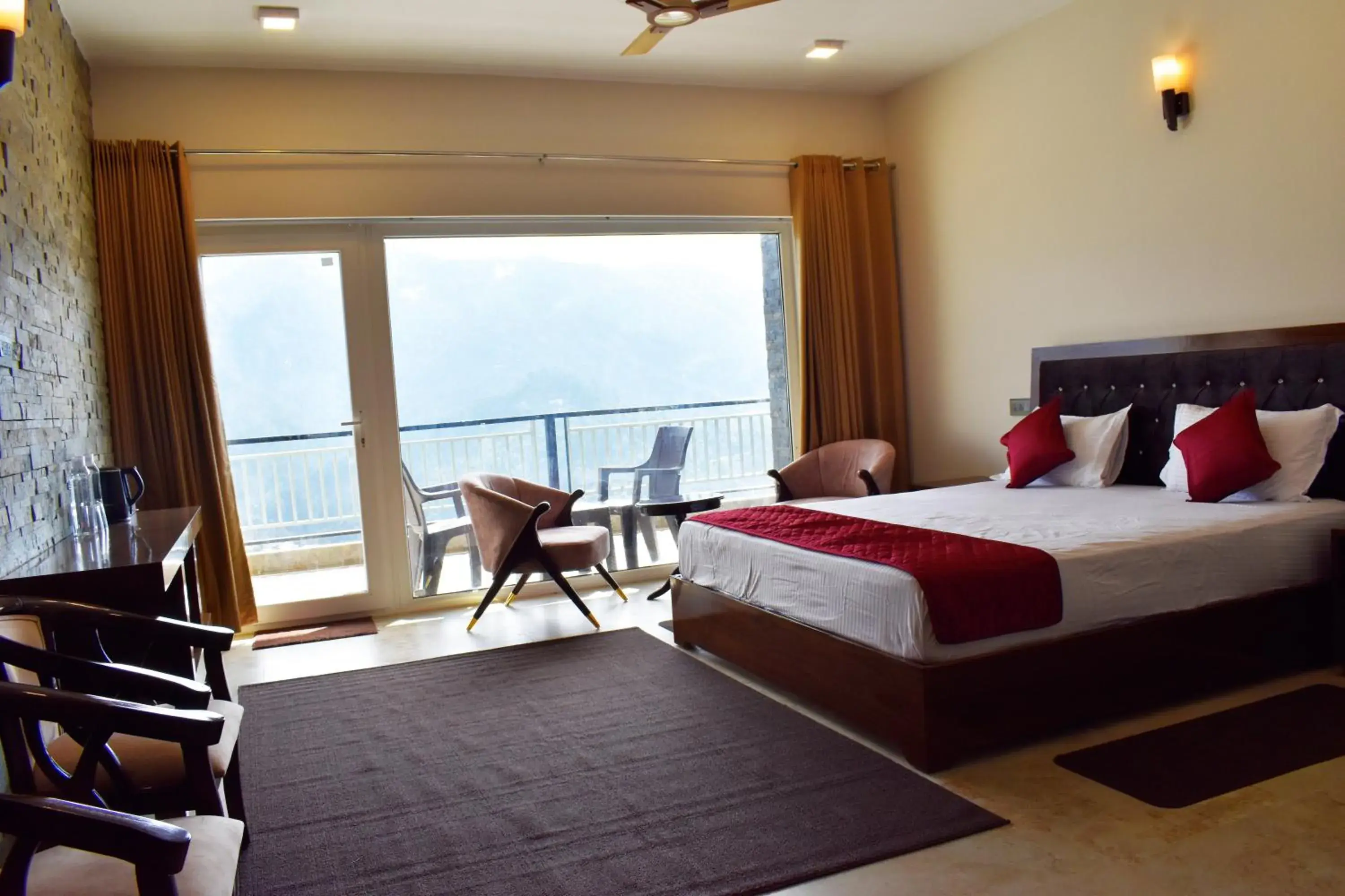 Bed in Captains Paradise Luxury Resort at Mukteshwar Hill Station Bed in Captains Paradise Luxury Resort at Mukteshwar Hill Station