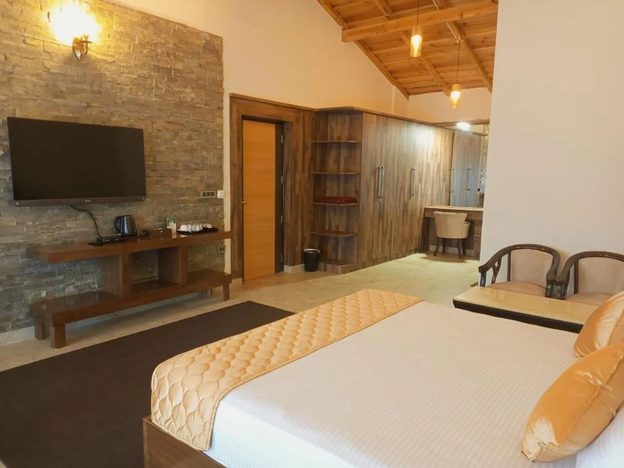VIP, Bed in Captains Paradise Luxury Resort at Mukteshwar Hill Station