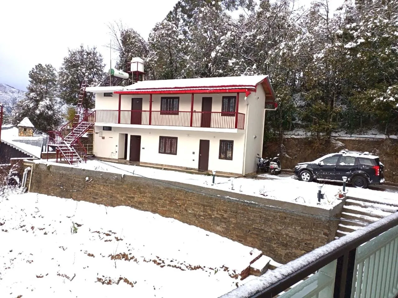 Property building in Captains Paradise Luxury Resort at Mukteshwar Hill Station