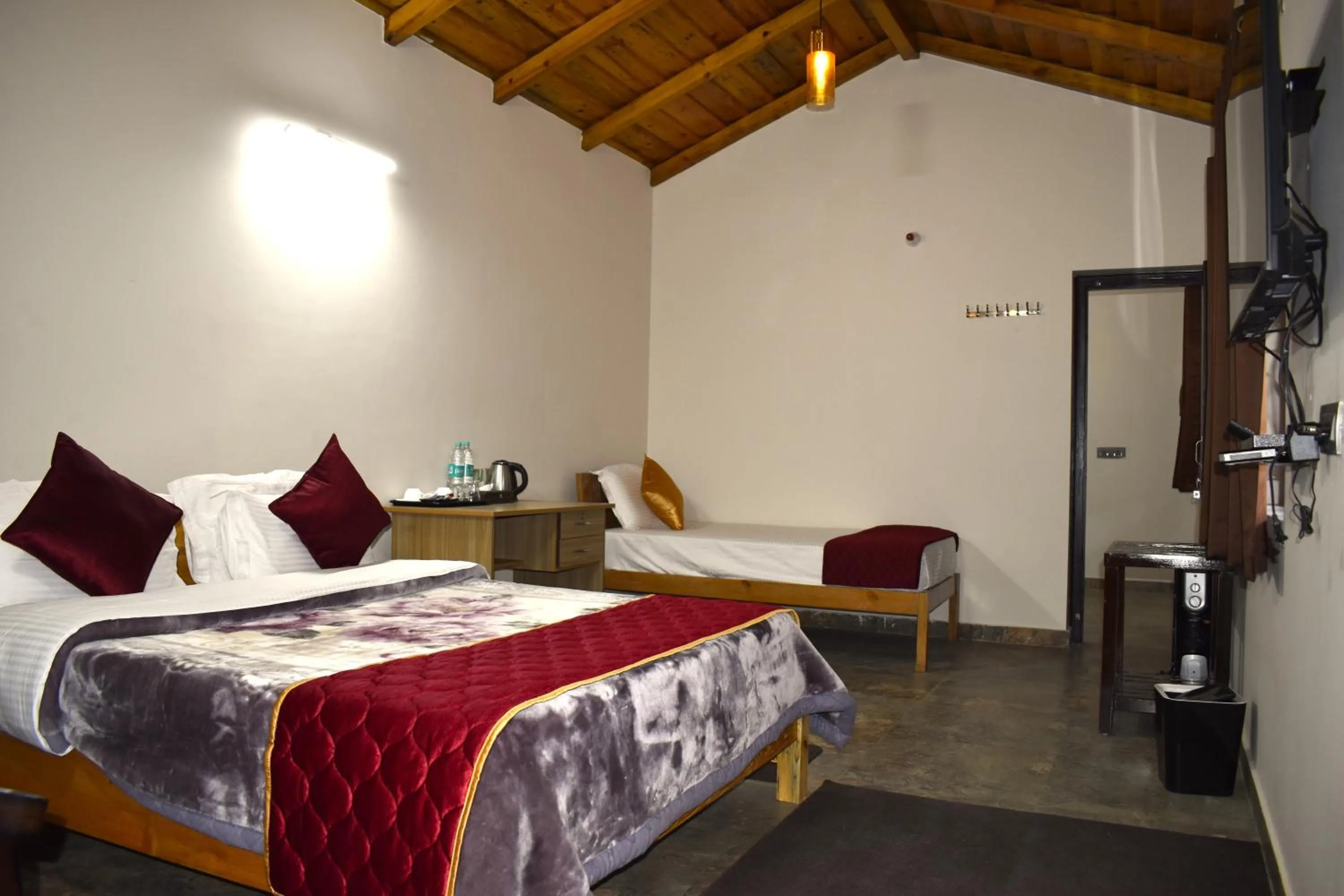 Bed in Captains Paradise Luxury Resort at Mukteshwar Hill Station