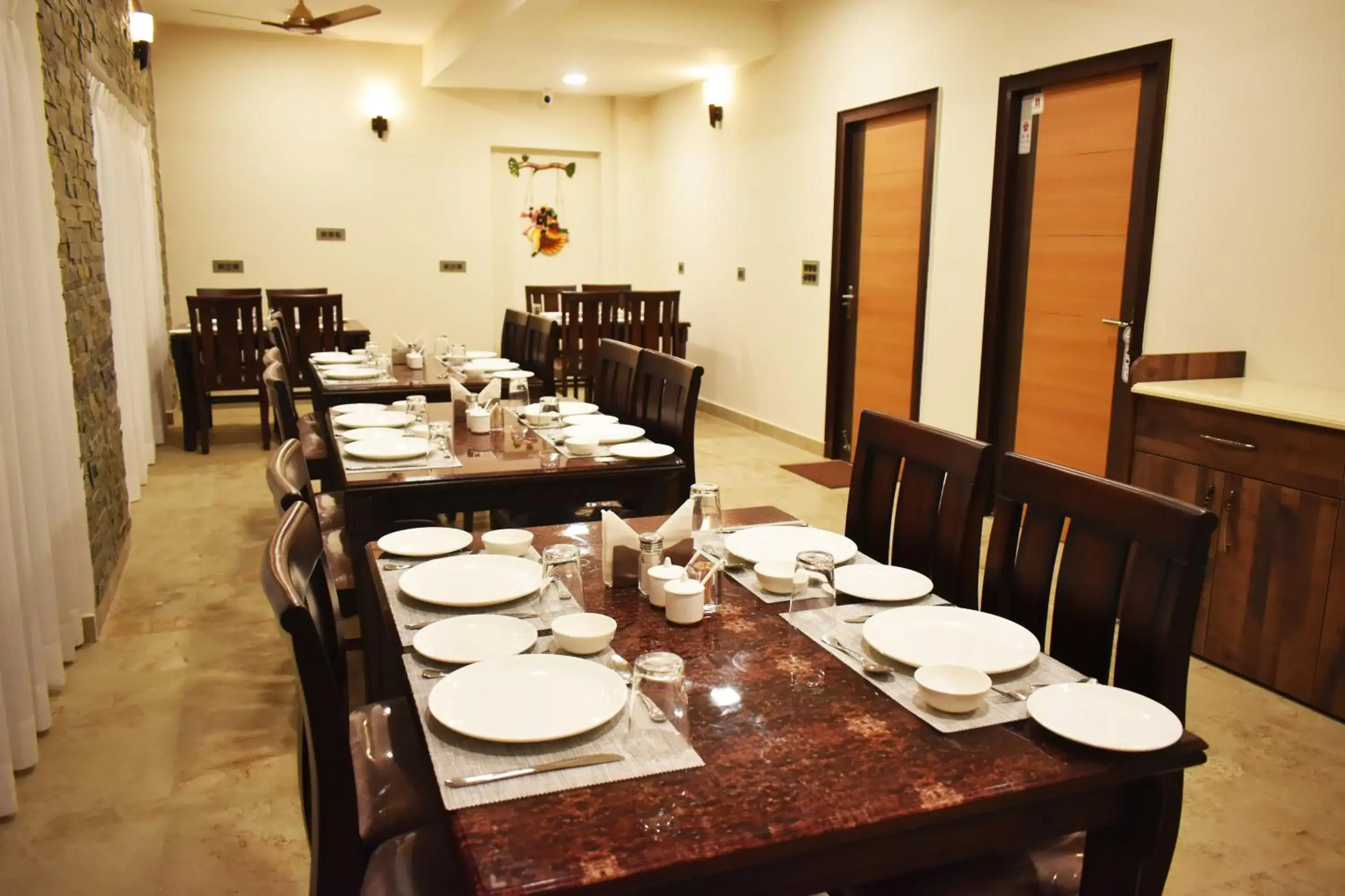 Restaurant/places to eat in Captains Paradise Luxury Resort at Mukteshwar Hill Station Restaurant/places to eat in Captains Paradise Luxury Resort at Mukteshwar Hill Station