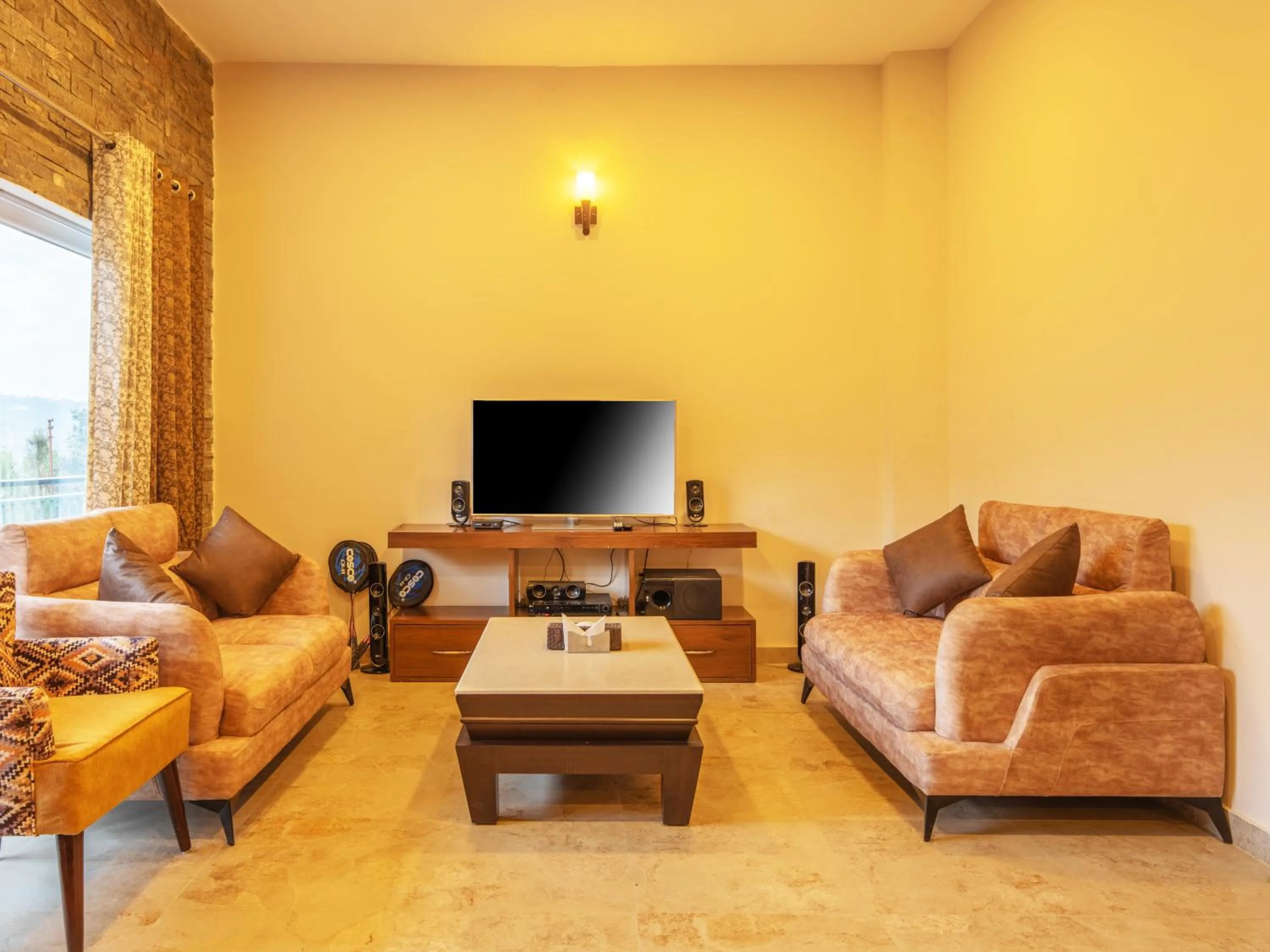 Communal lounge/ TV room in Captains Paradise Luxury Resort at Mukteshwar Hill Station