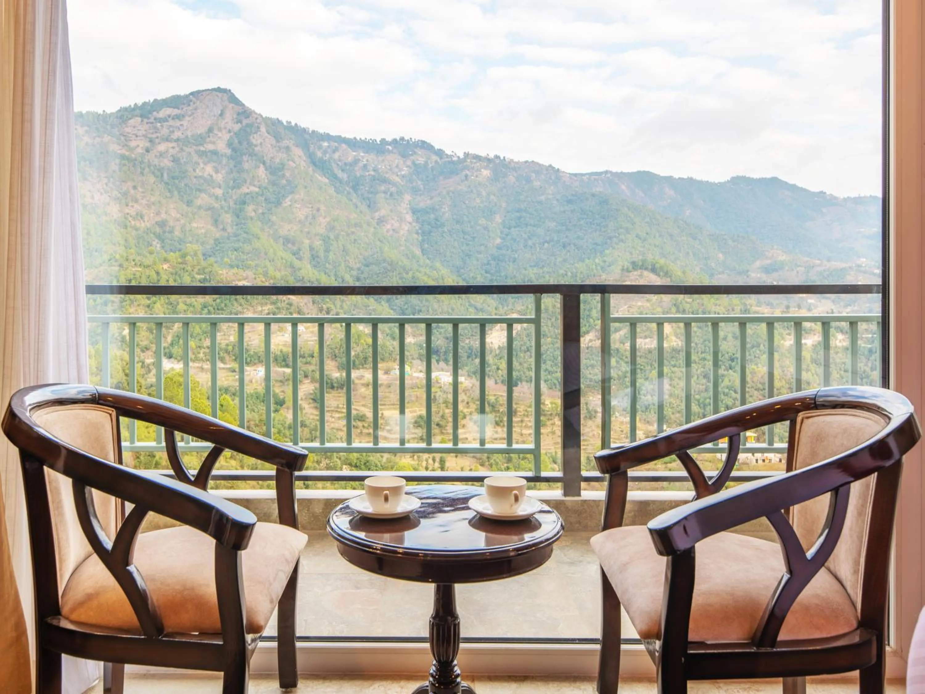 Day in Captains Paradise Luxury Resort at Mukteshwar Hill Station