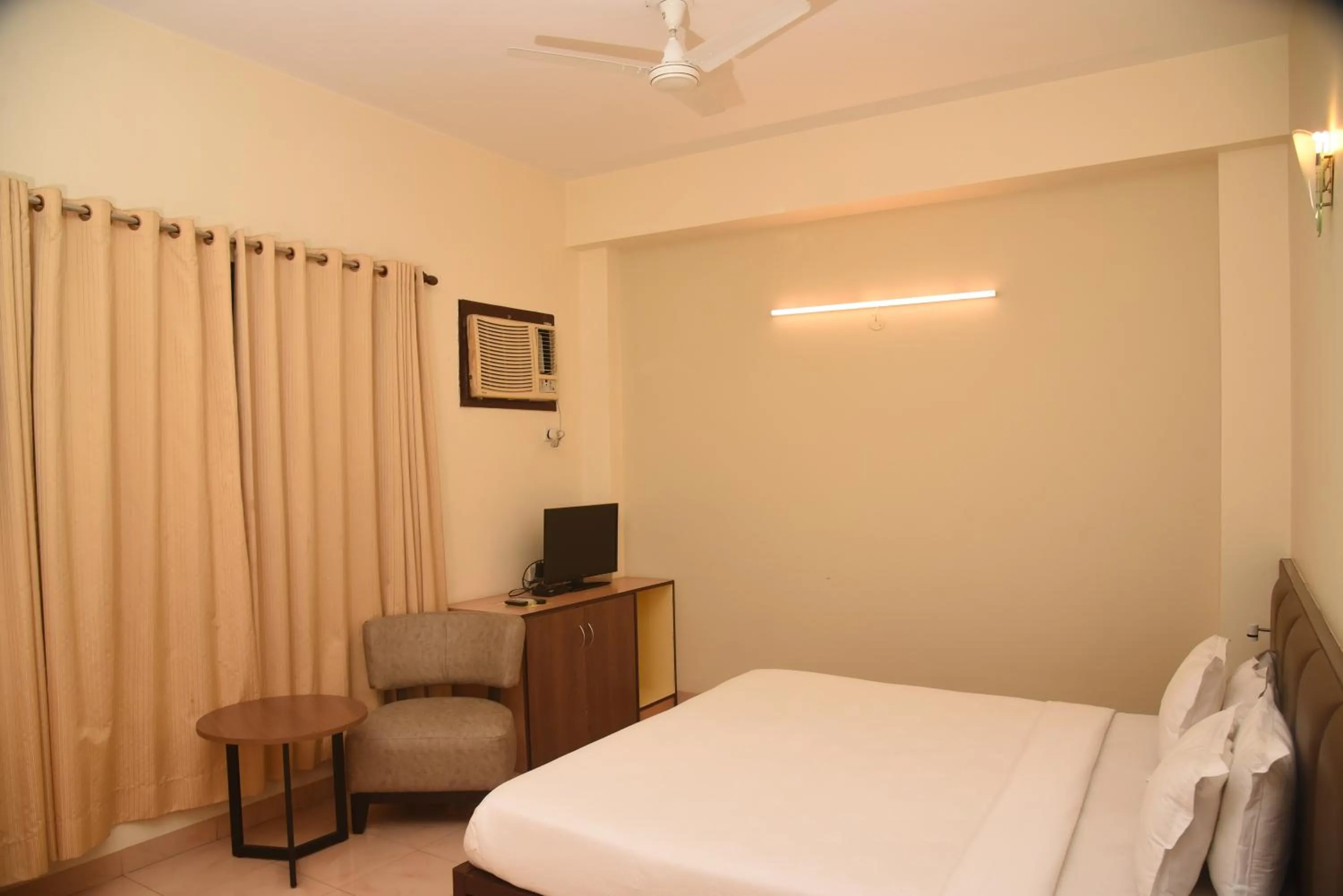 Bed in GOLDEN PARK HOTEL & RESORT