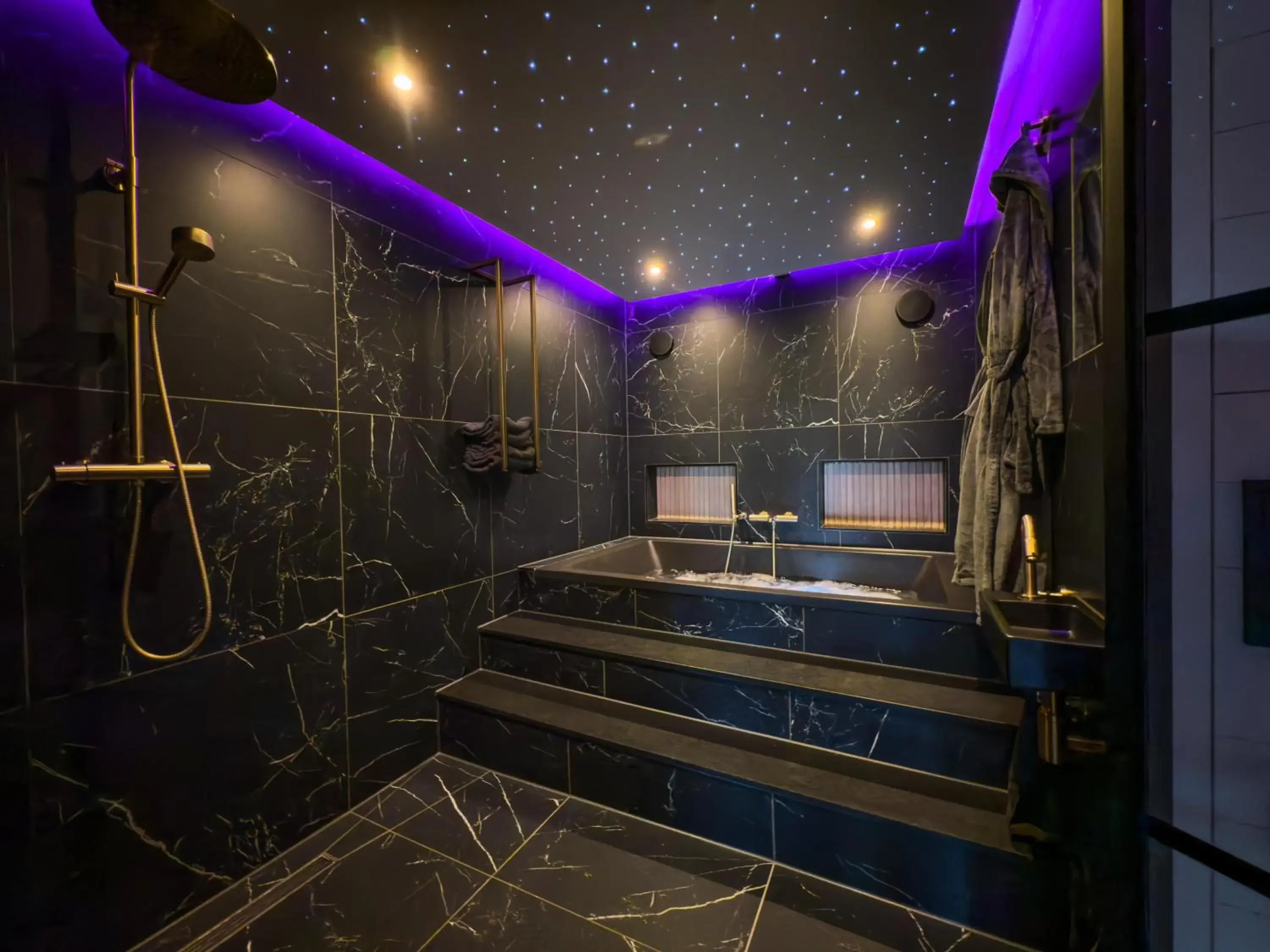 Deluxe Double Room with Bath in Royal Suite Deluxe Double Room with Bath in Royal Suite