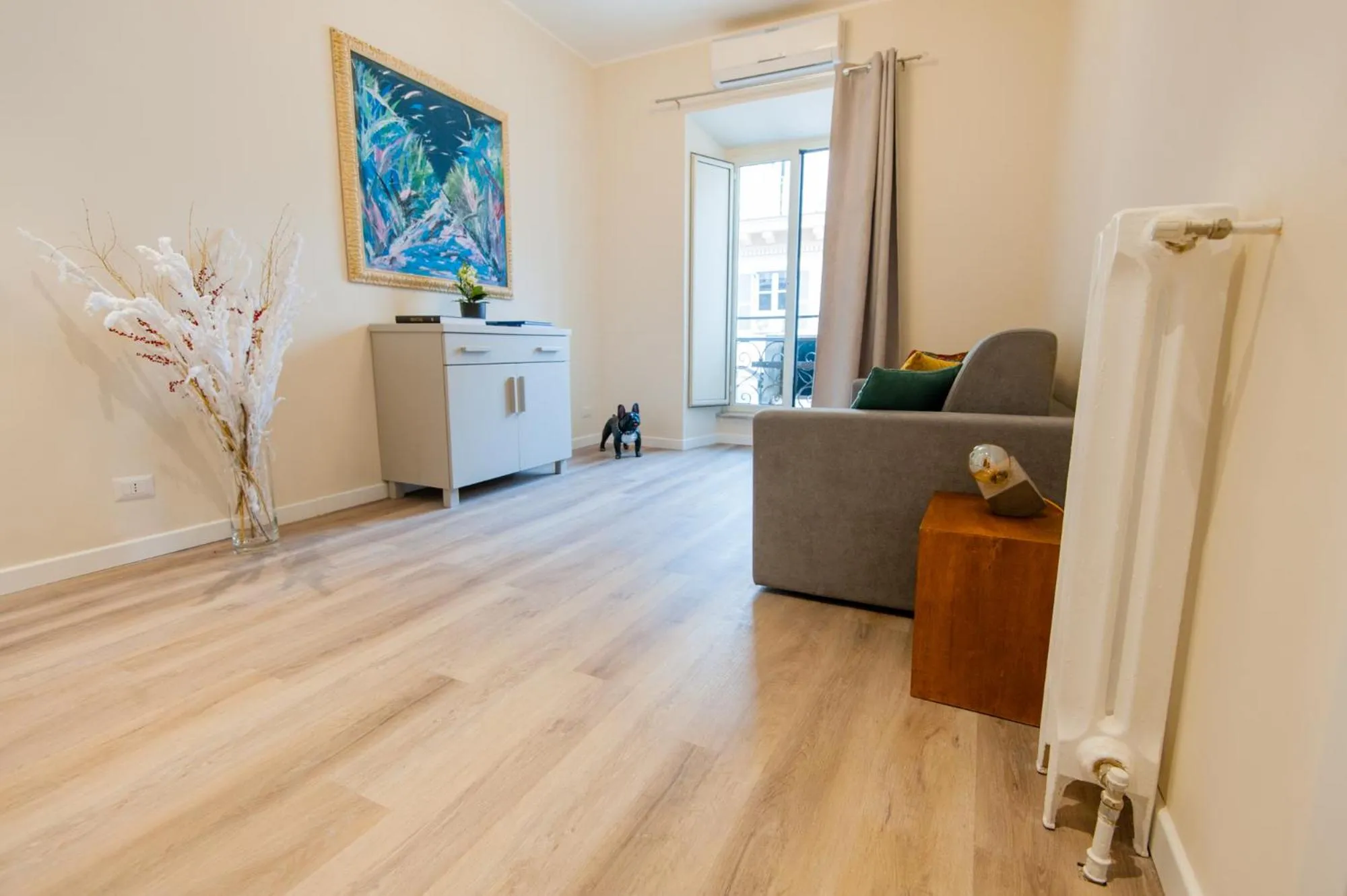 Communal lounge/ TV room in Design 18 Charming Rooms