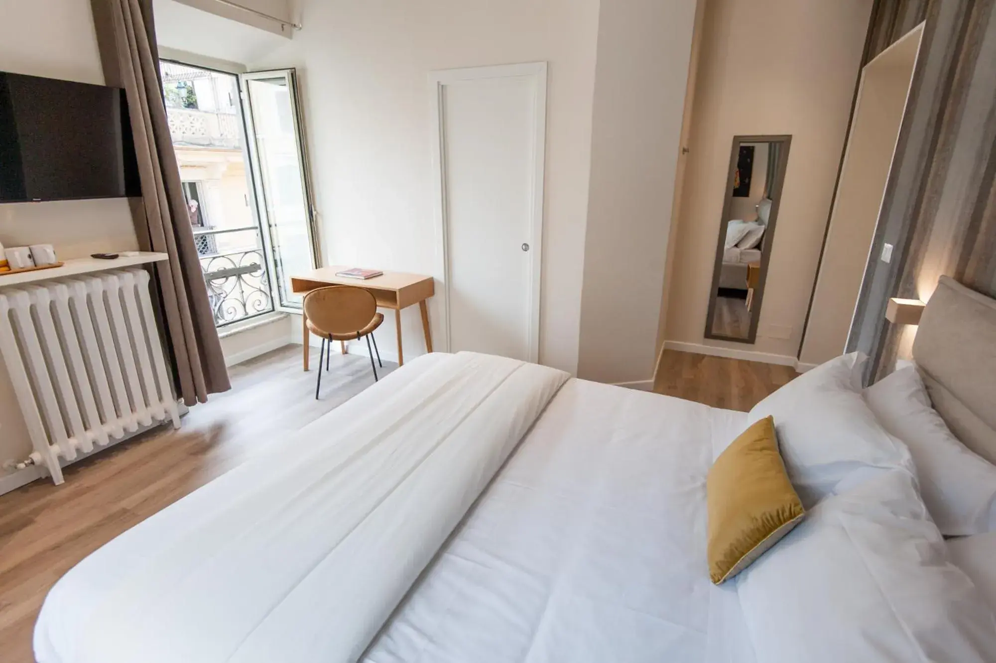 Junior Suite in Design 18 Charming Rooms Junior Suite in Design 18 Charming Rooms