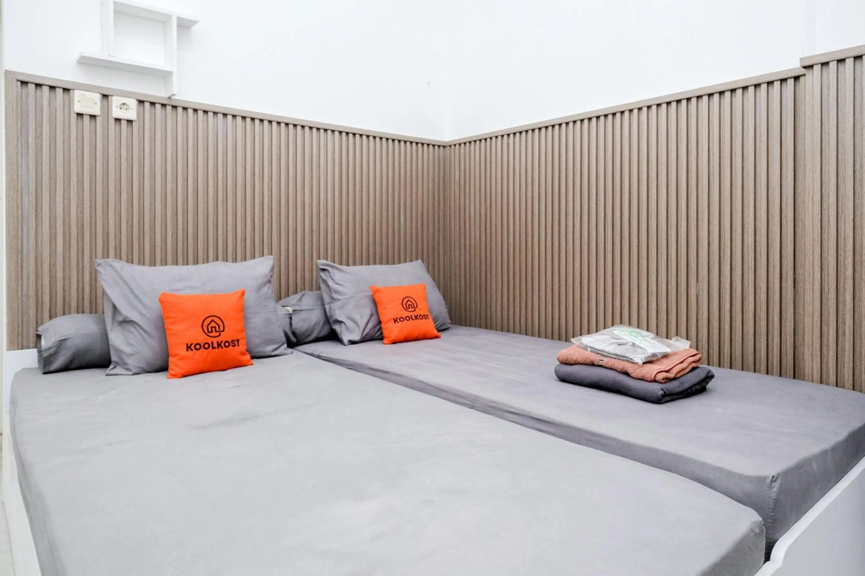 Bedroom, Bed in Omah Ninten Syariah Laweyan RedPartner