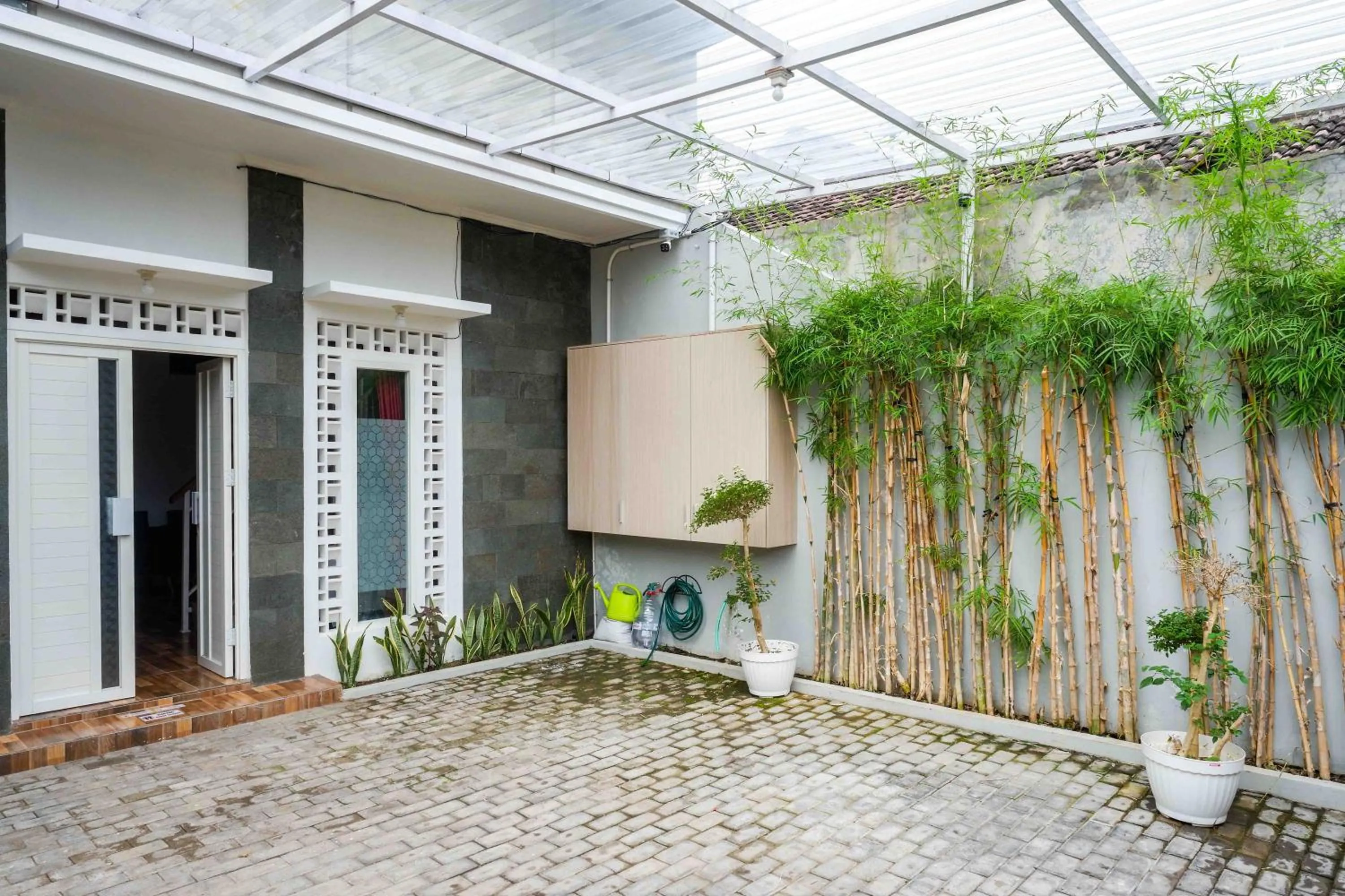 Facade/entrance in Omah Ninten Syariah Laweyan RedPartner