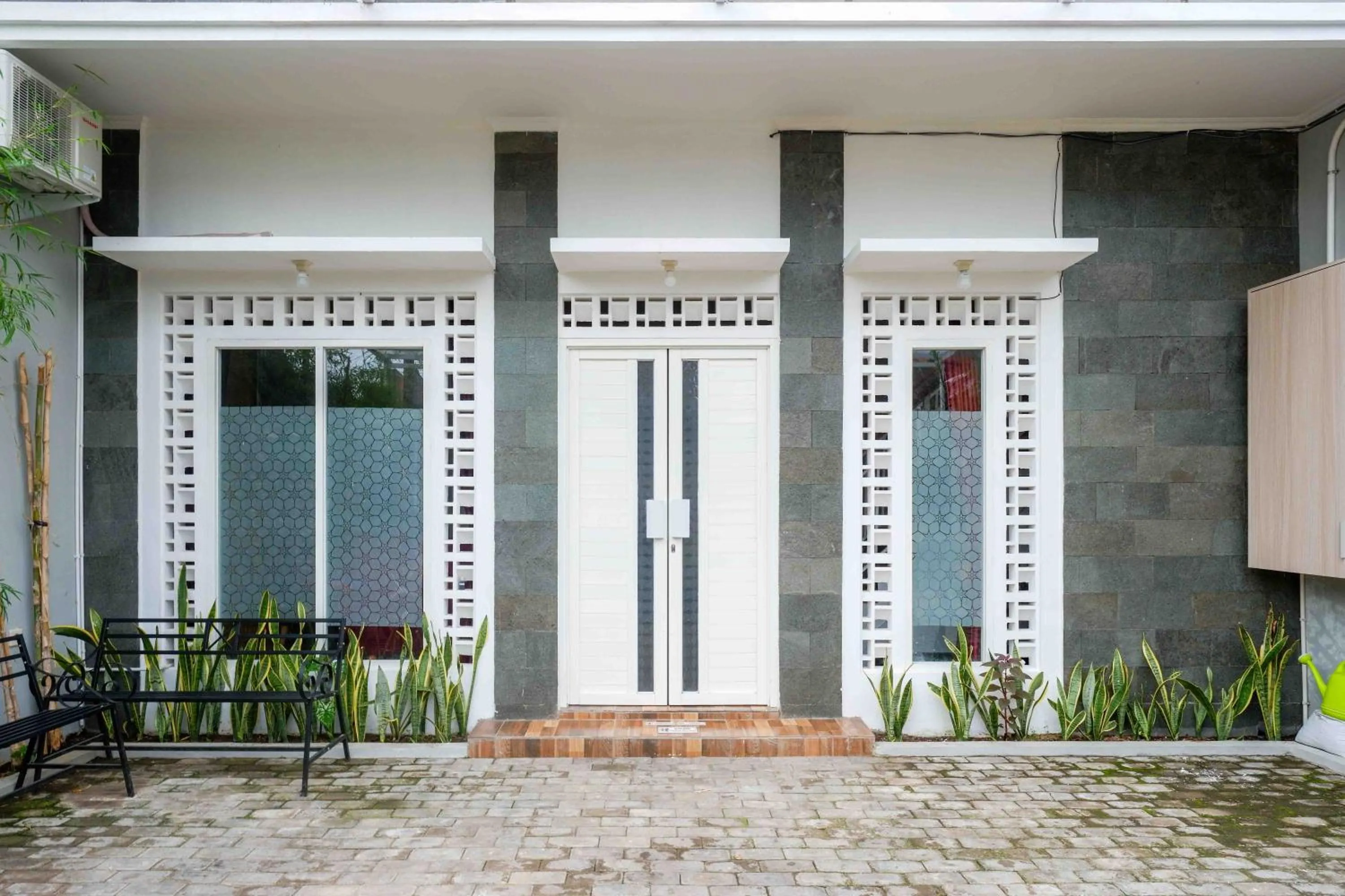 Facade/entrance in Omah Ninten Syariah Laweyan RedPartner