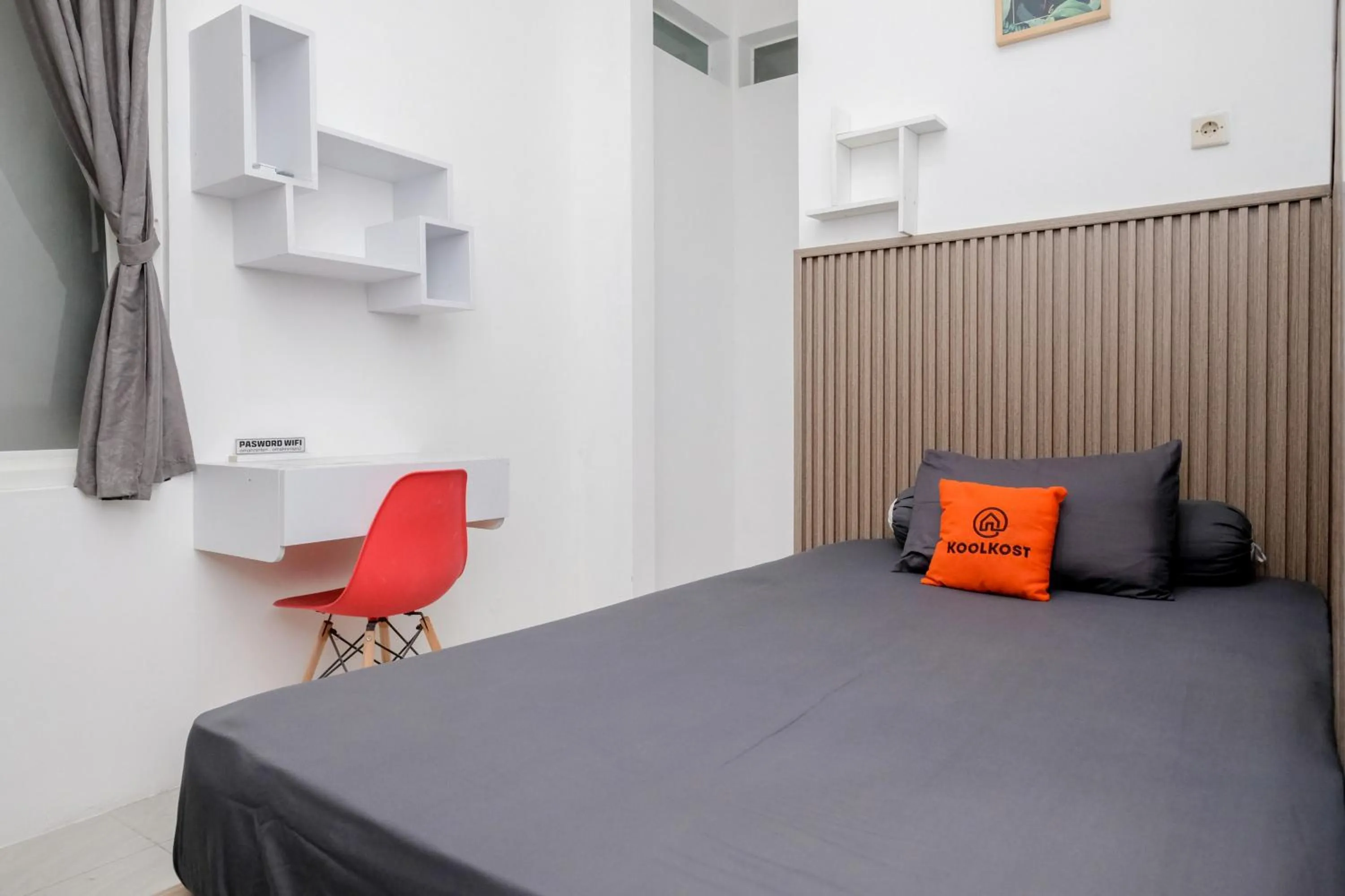 Bedroom, Bed in Omah Ninten Syariah Laweyan RedPartner